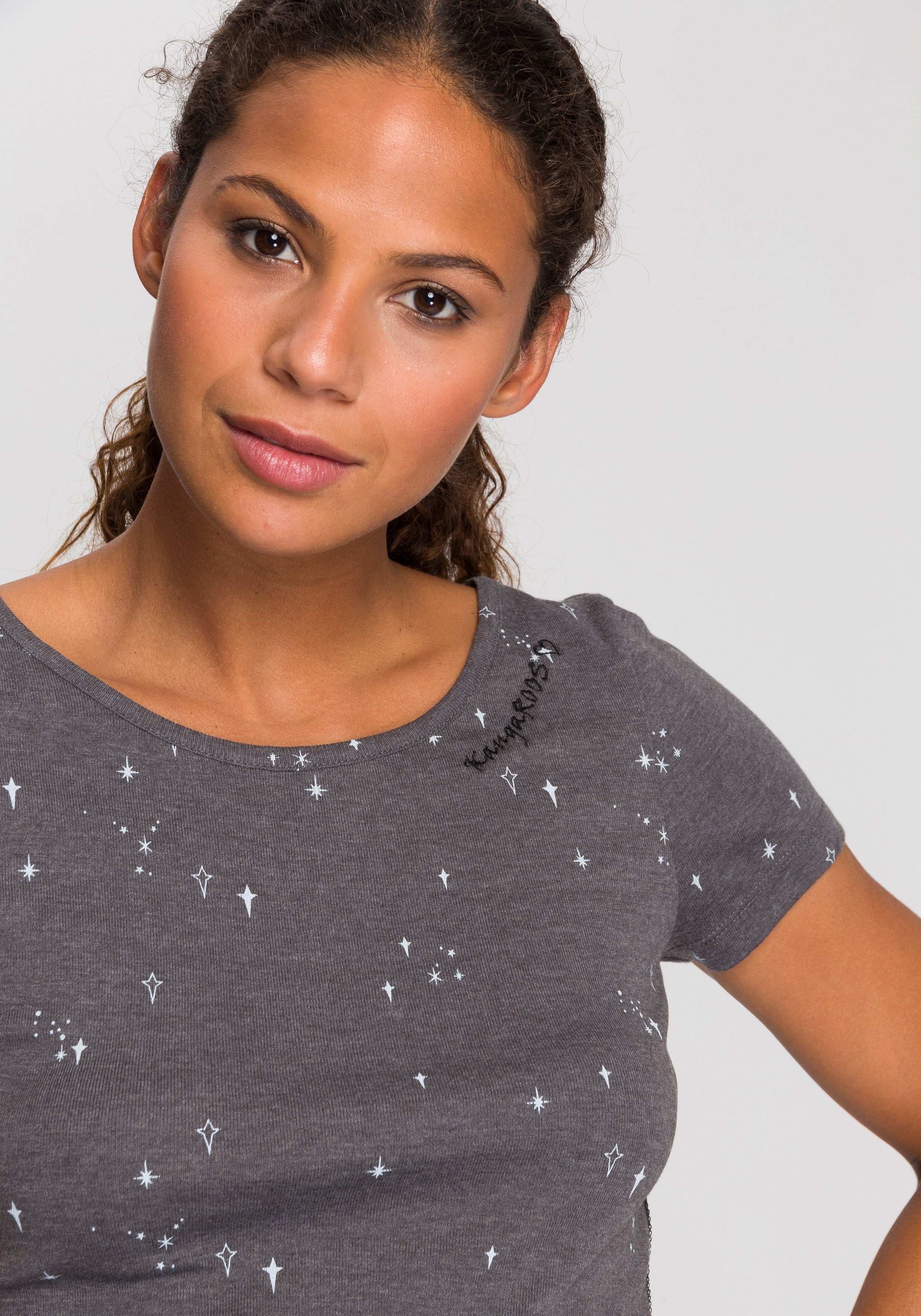 KangaROOS T-shirt Korte mouwen, zeer figuurvolgend, met contraststiksels