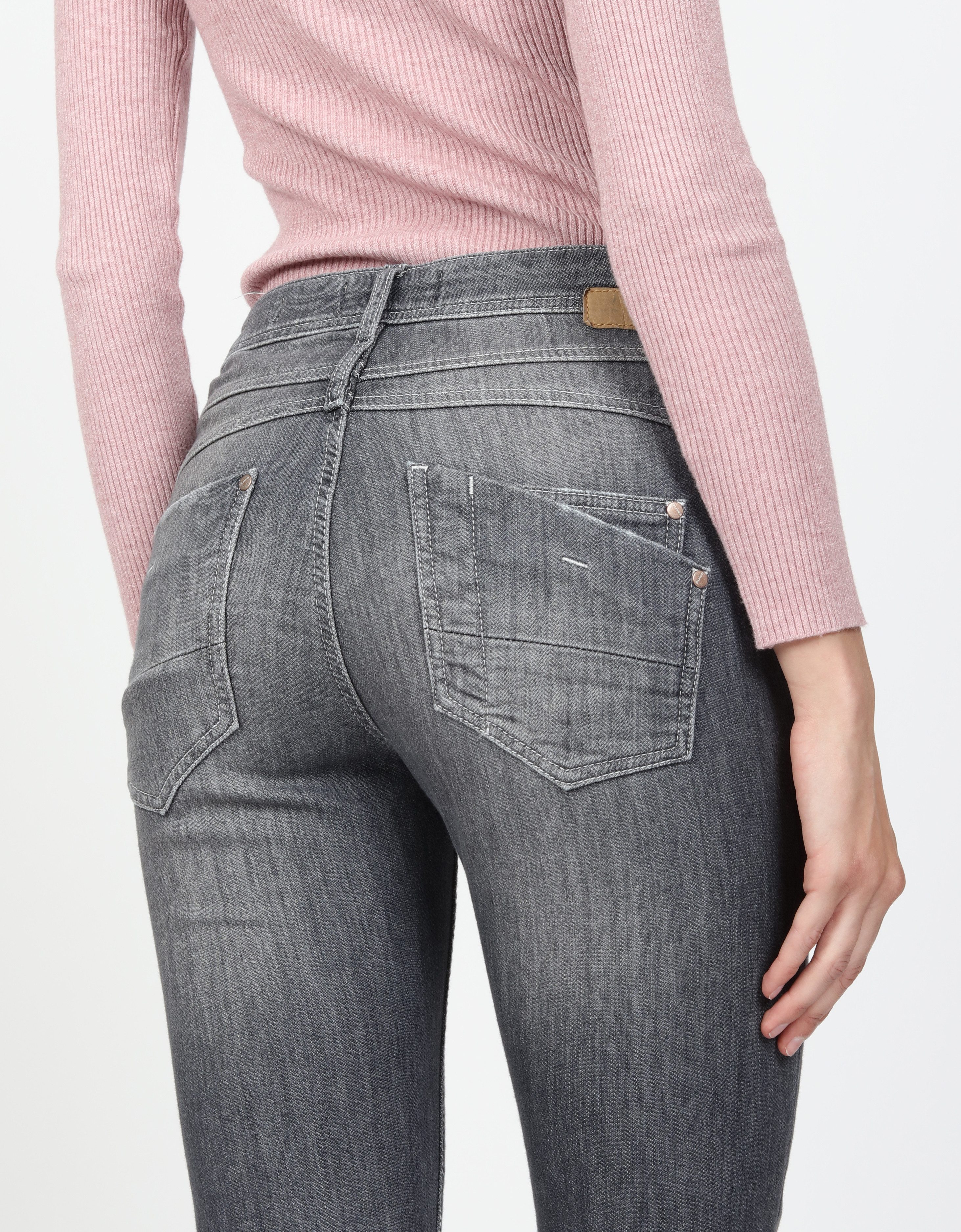 GANG Relax fit jeans 94AMELIE met used-effecten