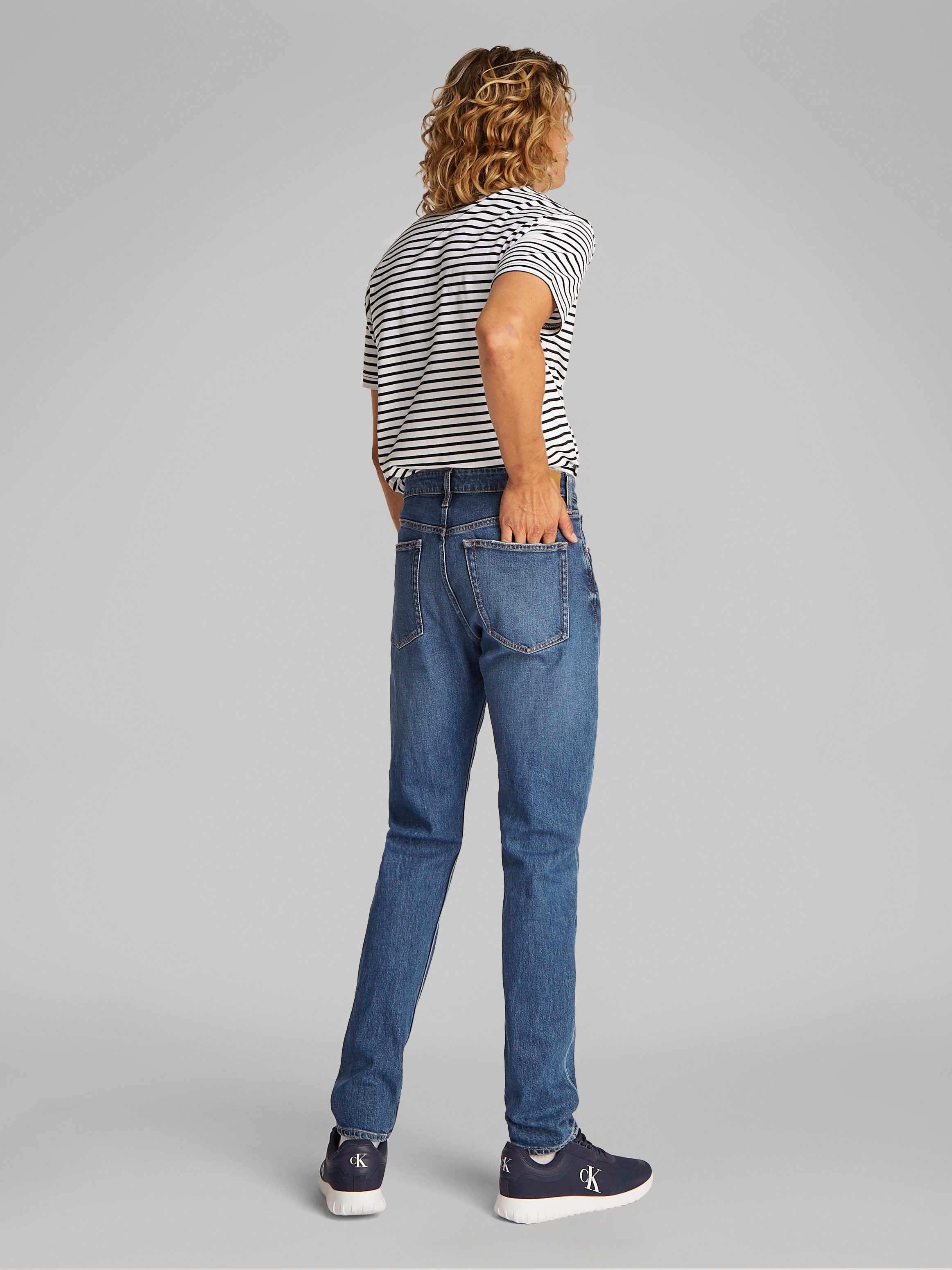 Calvin Klein Tapered jeans SLIM TAPER in middenblauwe wassing