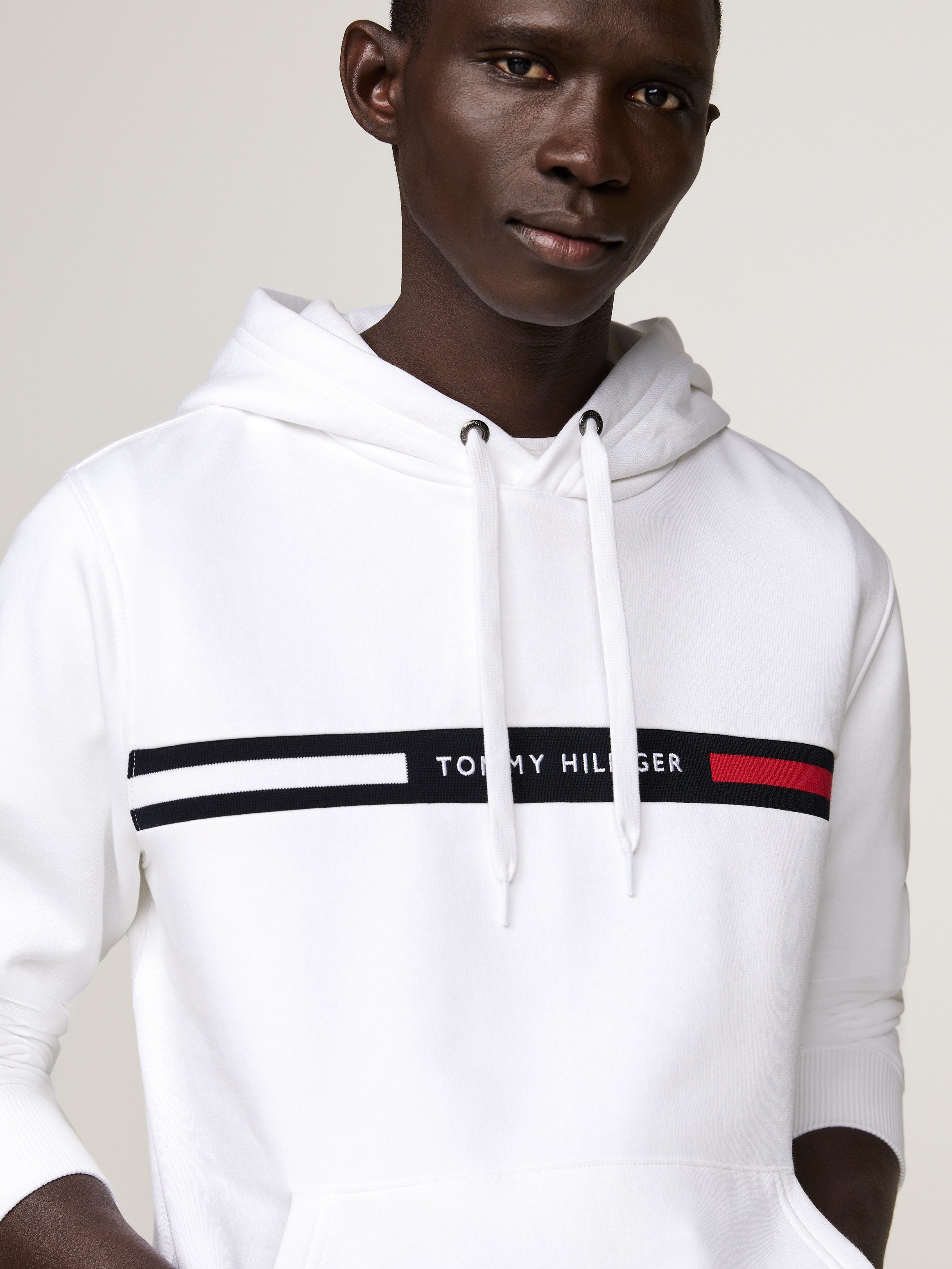 Tommy Hilfiger Hoodie HILFIGER CHEST INSERT HOODY met capuchon, kangoeroezak, logo-inscriptie