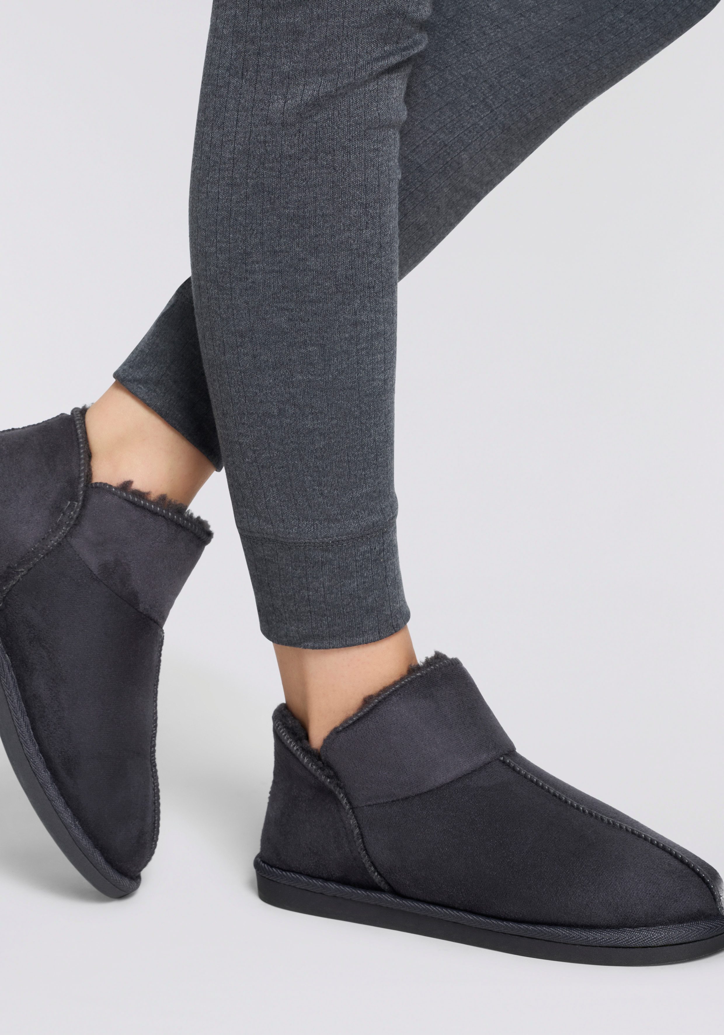 Apollo Pantoffels LADIES HOME BOOTS SUEDE met logo-embossing en knusse, warme binnenvoering