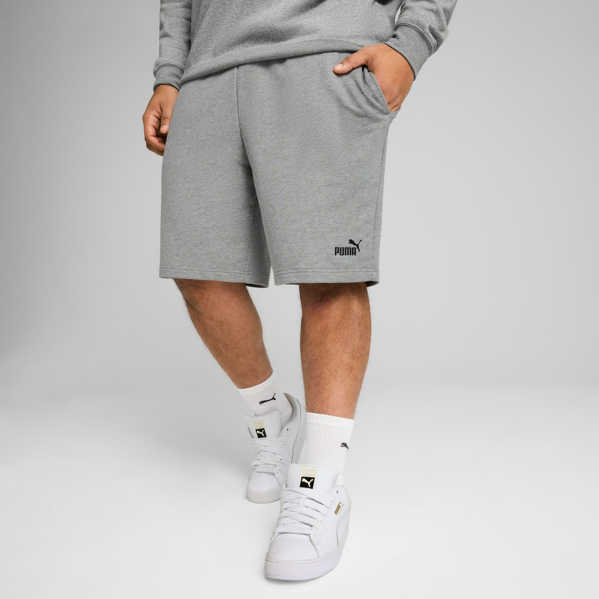 PUMA Trainingsshort ESS NO. 1 LOGO SHORTS 10" Sweatshorts met zacht French Terry materiaal