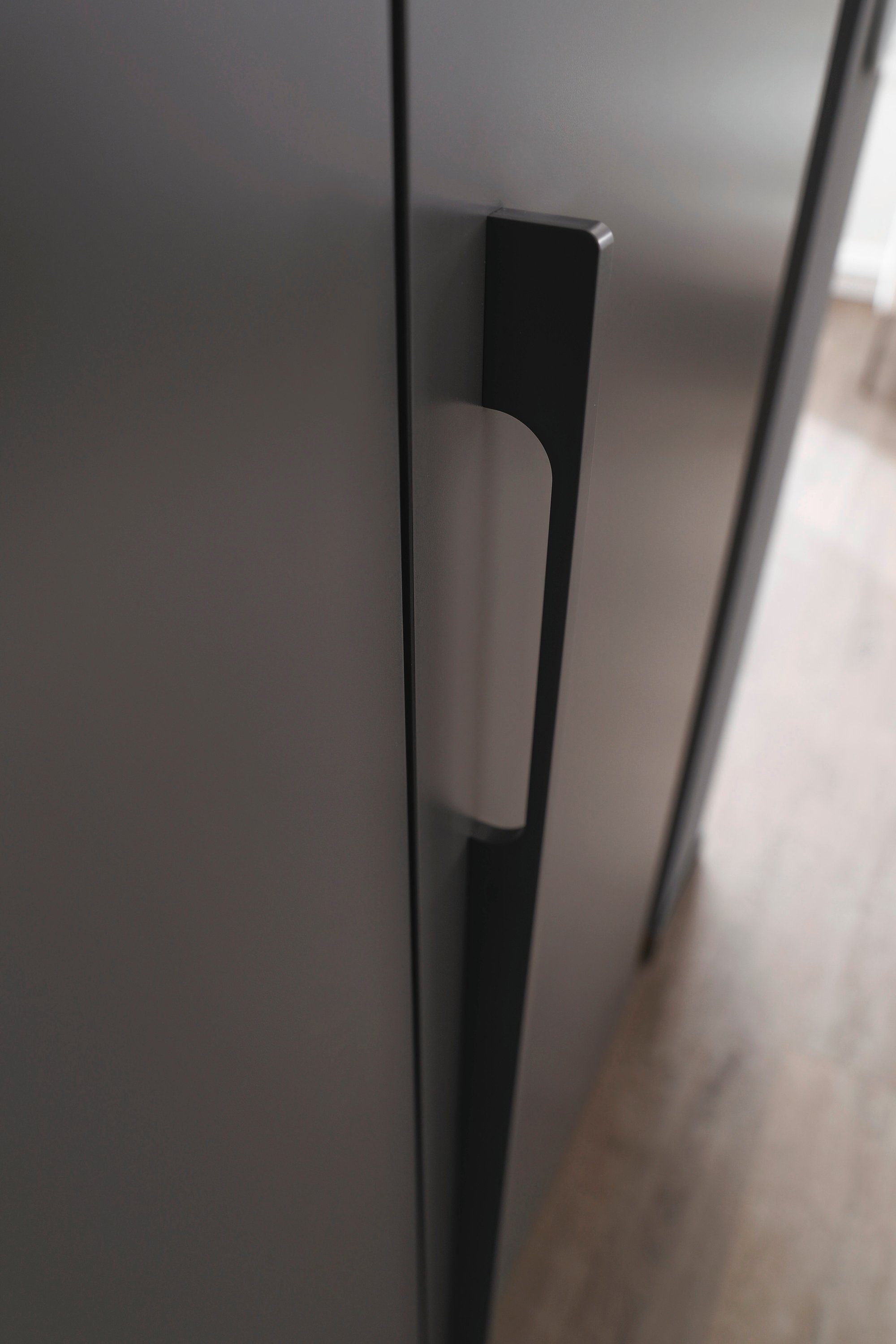 rauch Draaideurkast Kledingkast kast garderobe SKAT SHINE met hoogwaardige, transparant grijs glas inclusief uitgebreid toebehoren made in germany