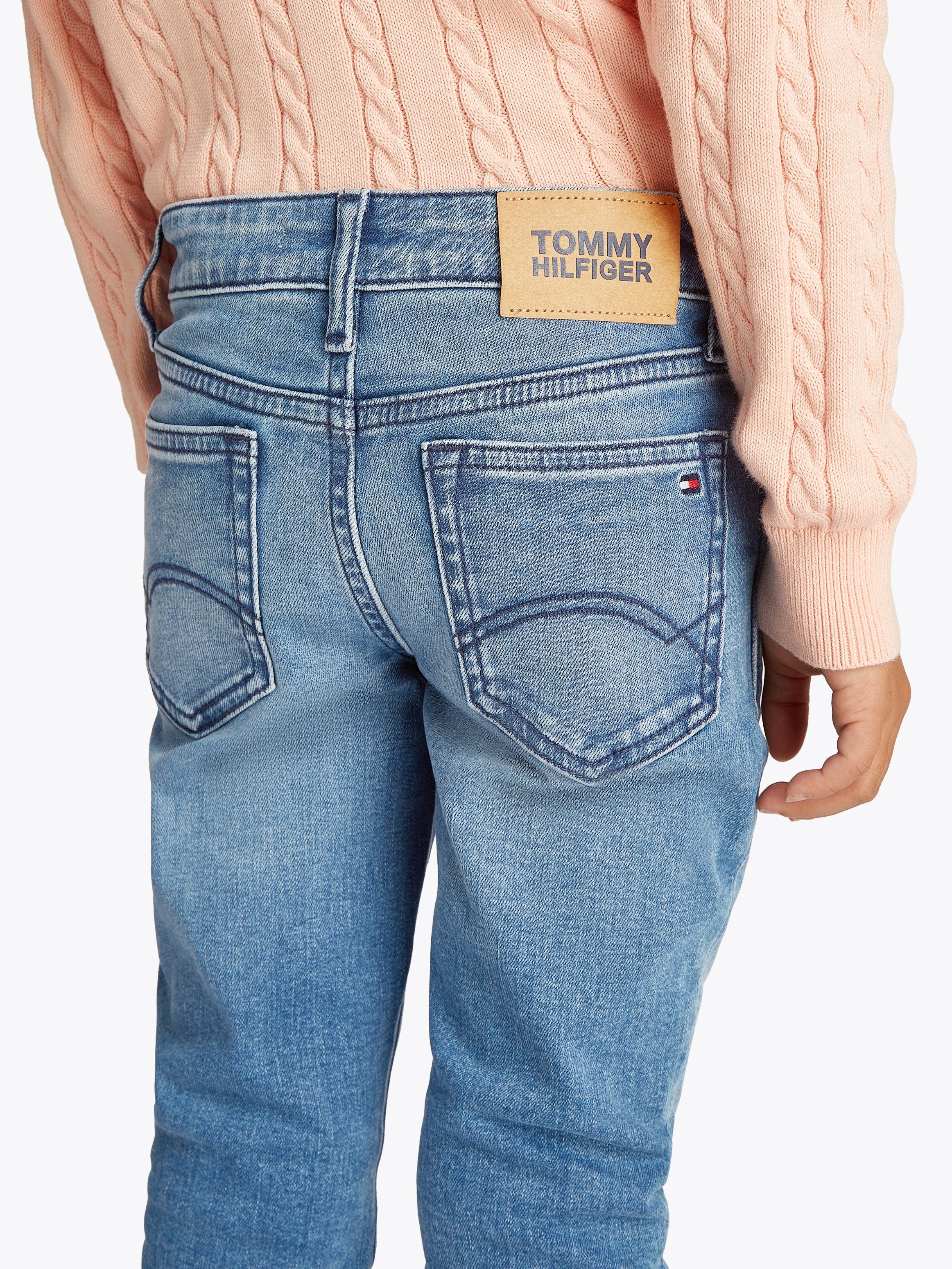 Tommy Hilfiger Skinny fit jeans NORA SKINNY DKBLUE JEANS in blauwe wasbeurt, met logo-badge