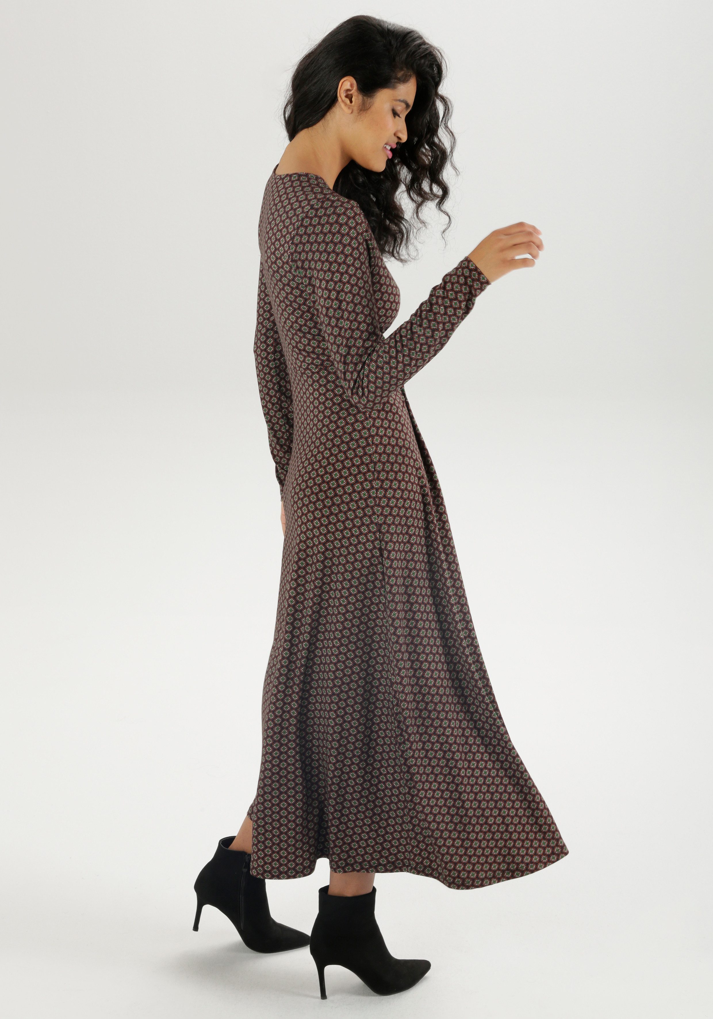 Aniston SELECTED Maxi-jurk met v-halslijn in wikkel-look en onderborstnaad