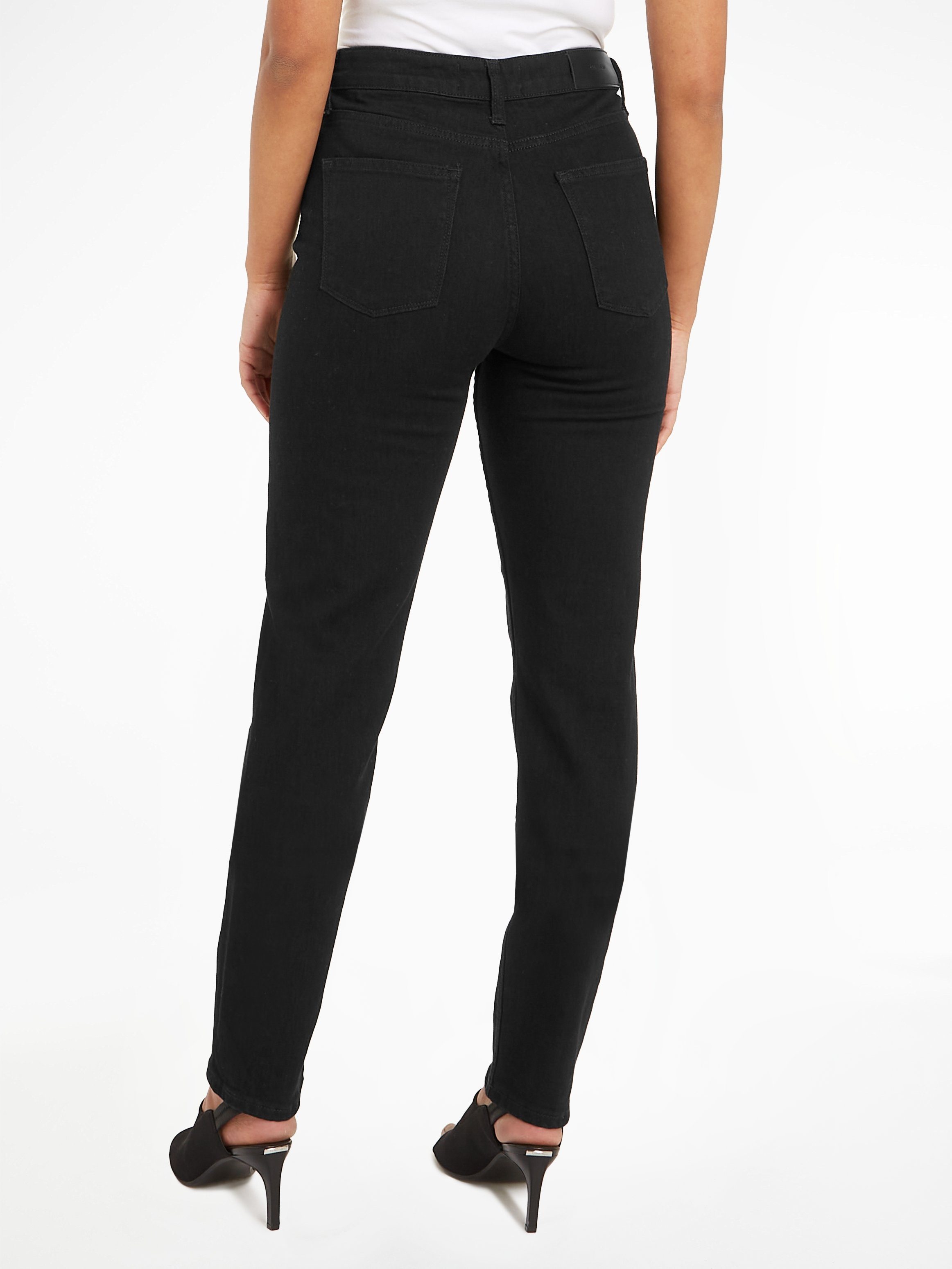 Calvin Klein Slim fit jeans MR SLIM - SOFT BLACK met leren merklabel aan de achterkant van de tailleband