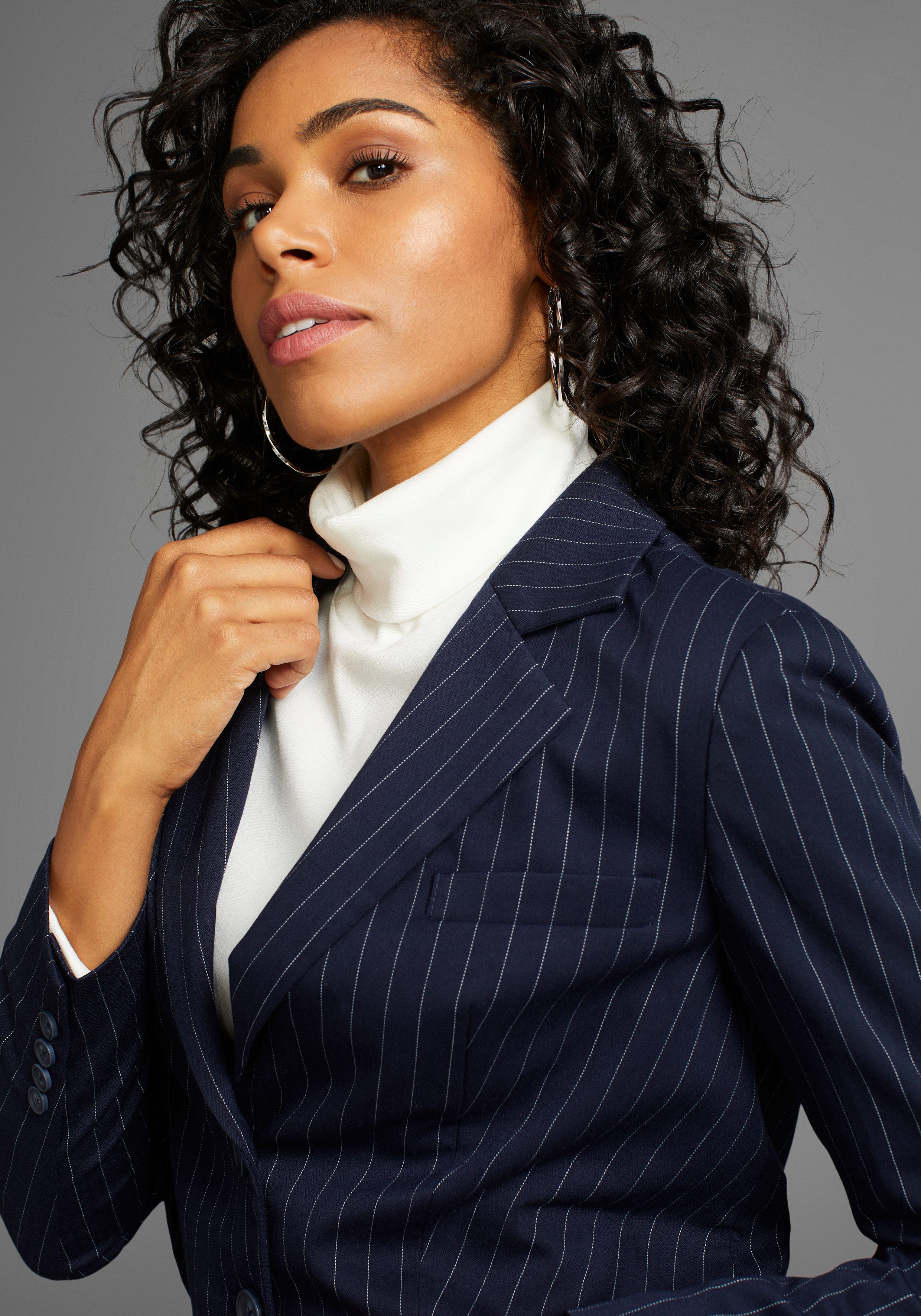 Laura Scott Korte blazer met krijtstrepen