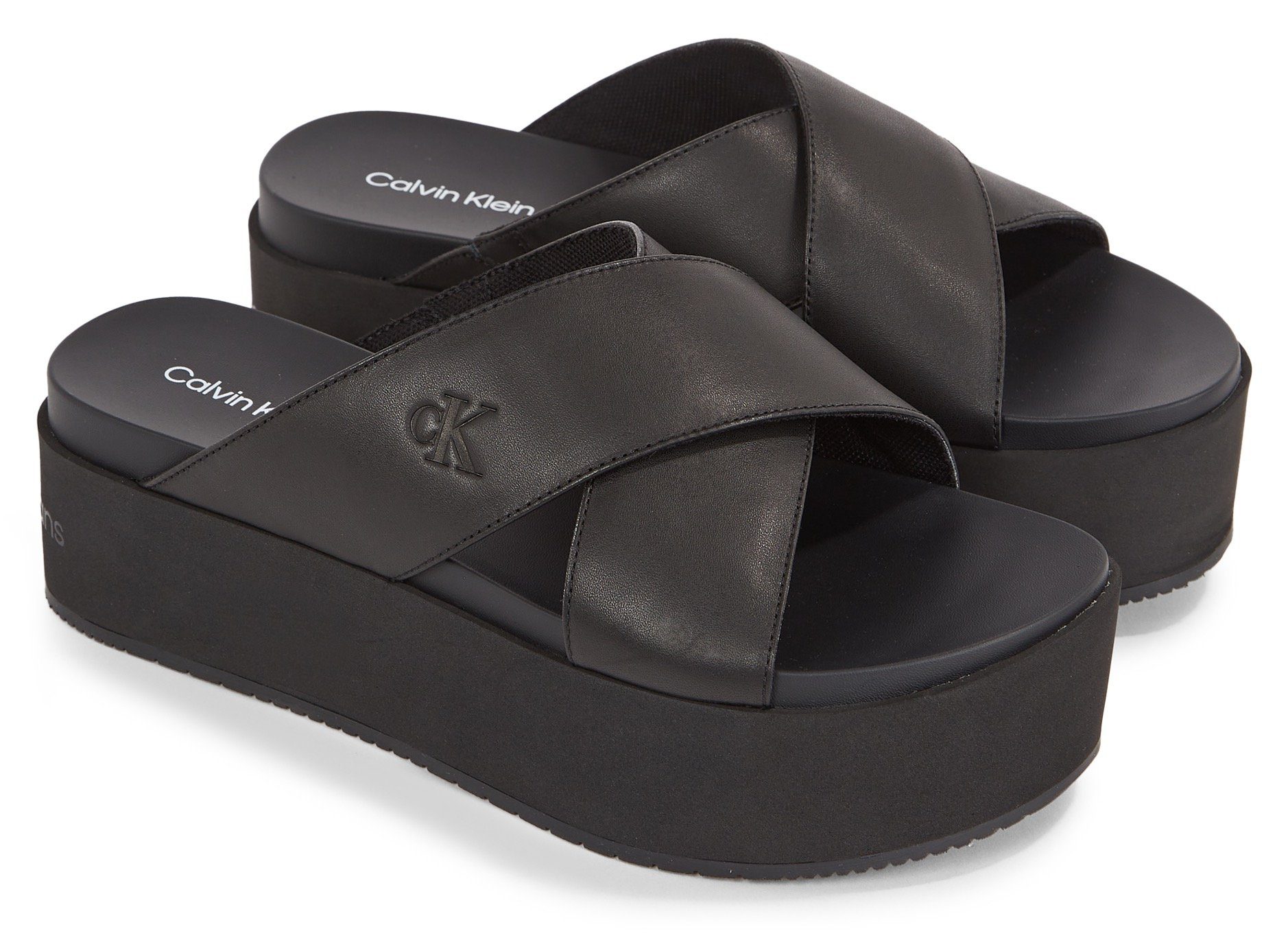 Calvin Klein Slippers FLATFORM CROSS MG UC , plateau, zomerschoen, pantoffels met kruisverband