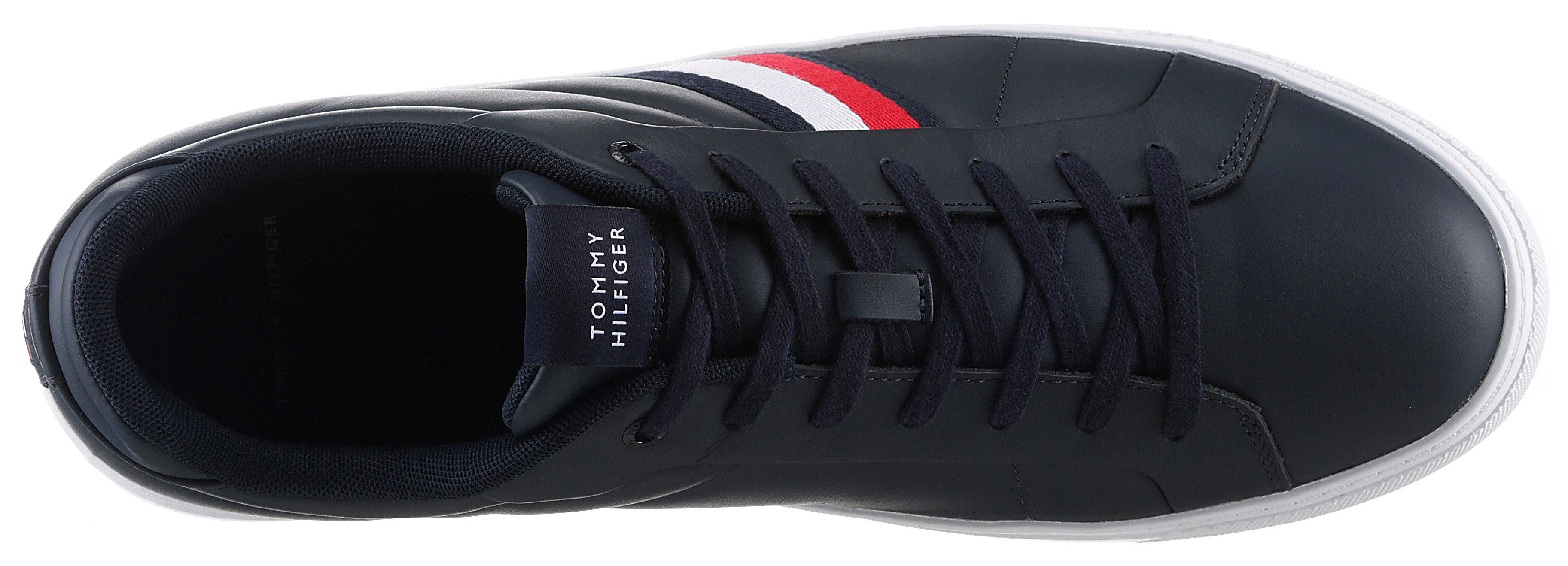 Tommy Hilfiger Sneakers ICON COURT LTH STRIPES veterschoenen, vrijetijdsschoen, lage schoen met gewatteerde schaprand