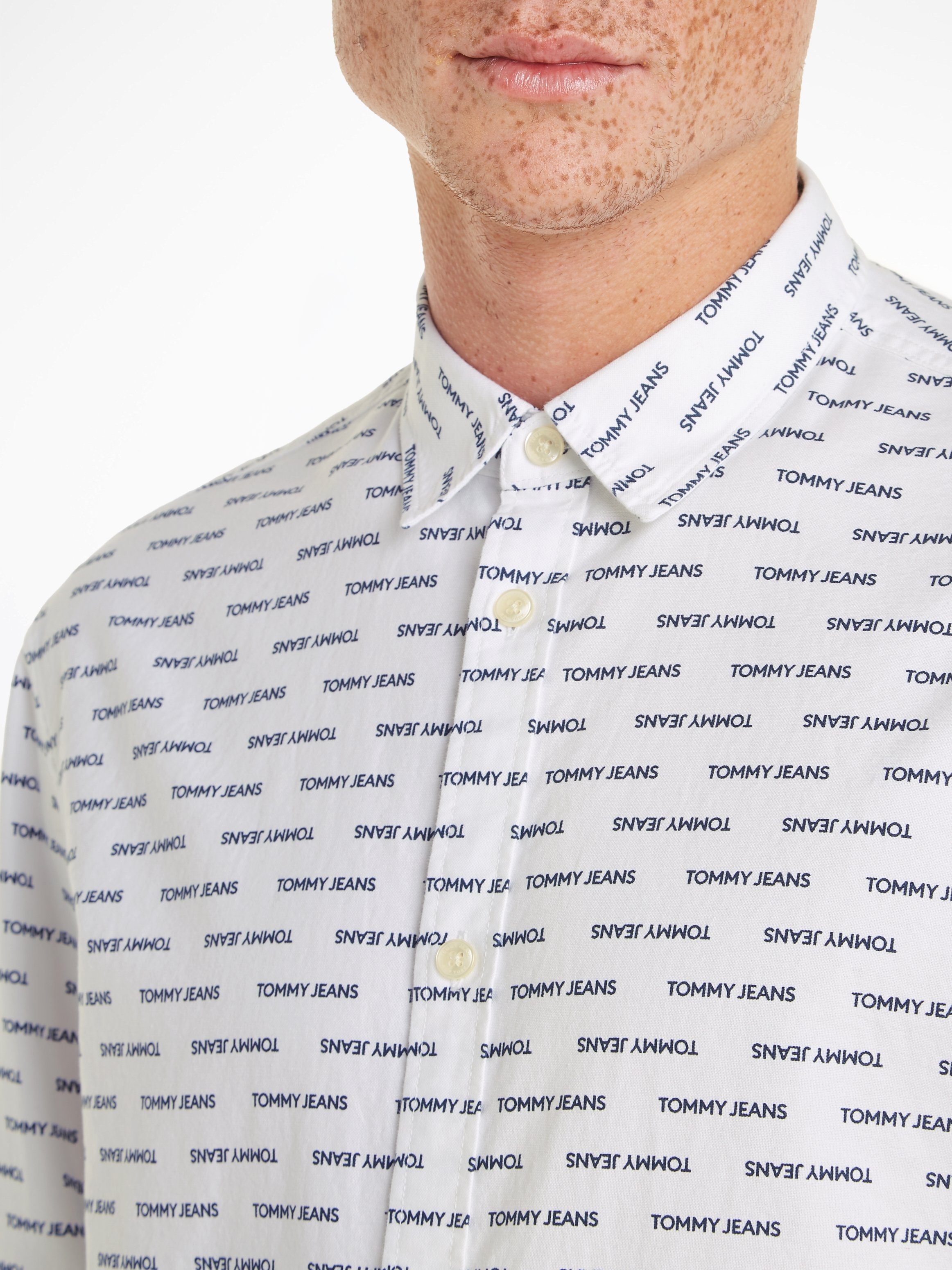 TOMMY JEANS Overhemd met lange mouwen TJM REG CRITTER SHIRT met all-over logo-opschriften