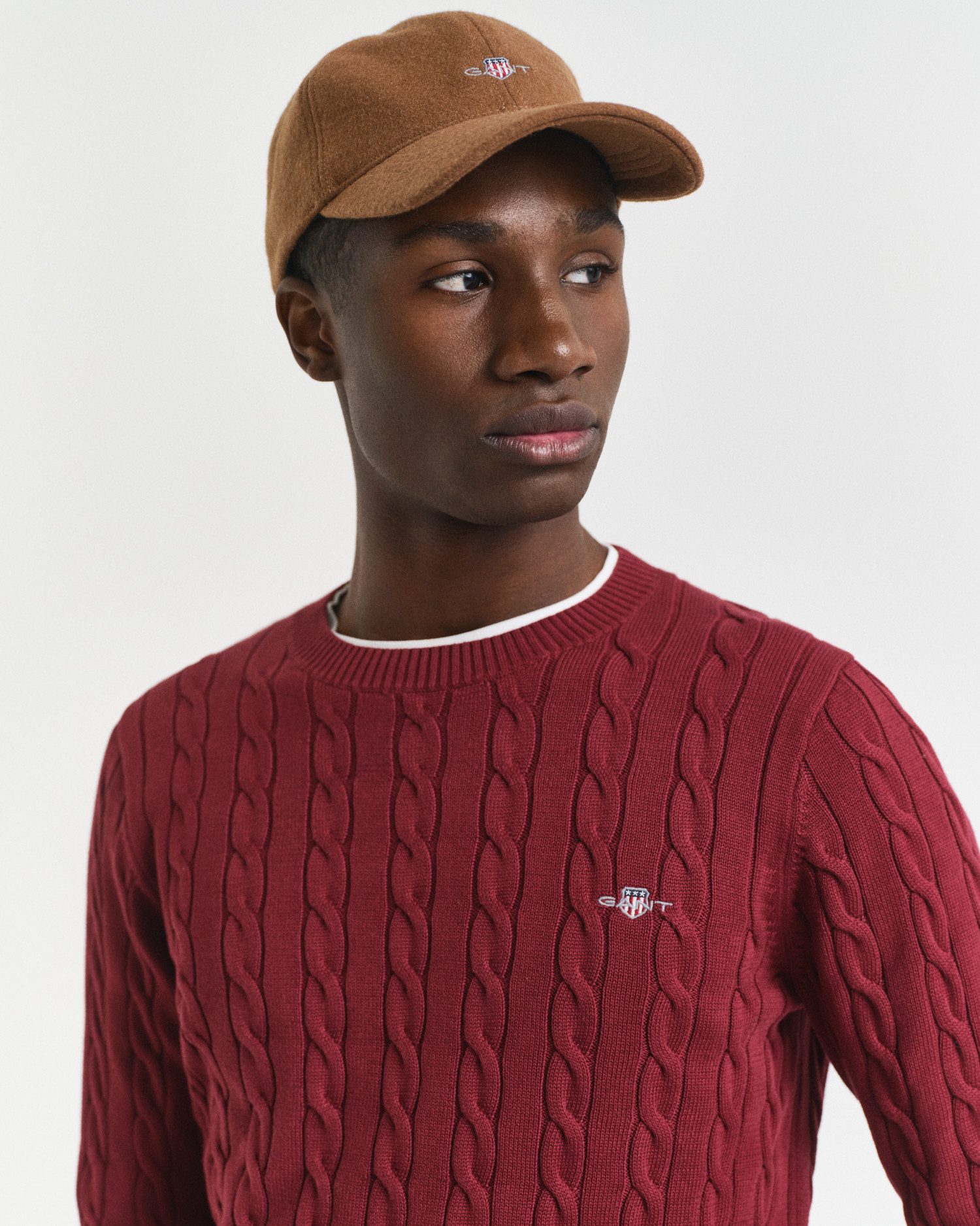 Gant Gebreide trui COTTON CABLE C-NECK met wapen-logo borduurwerk op de borst