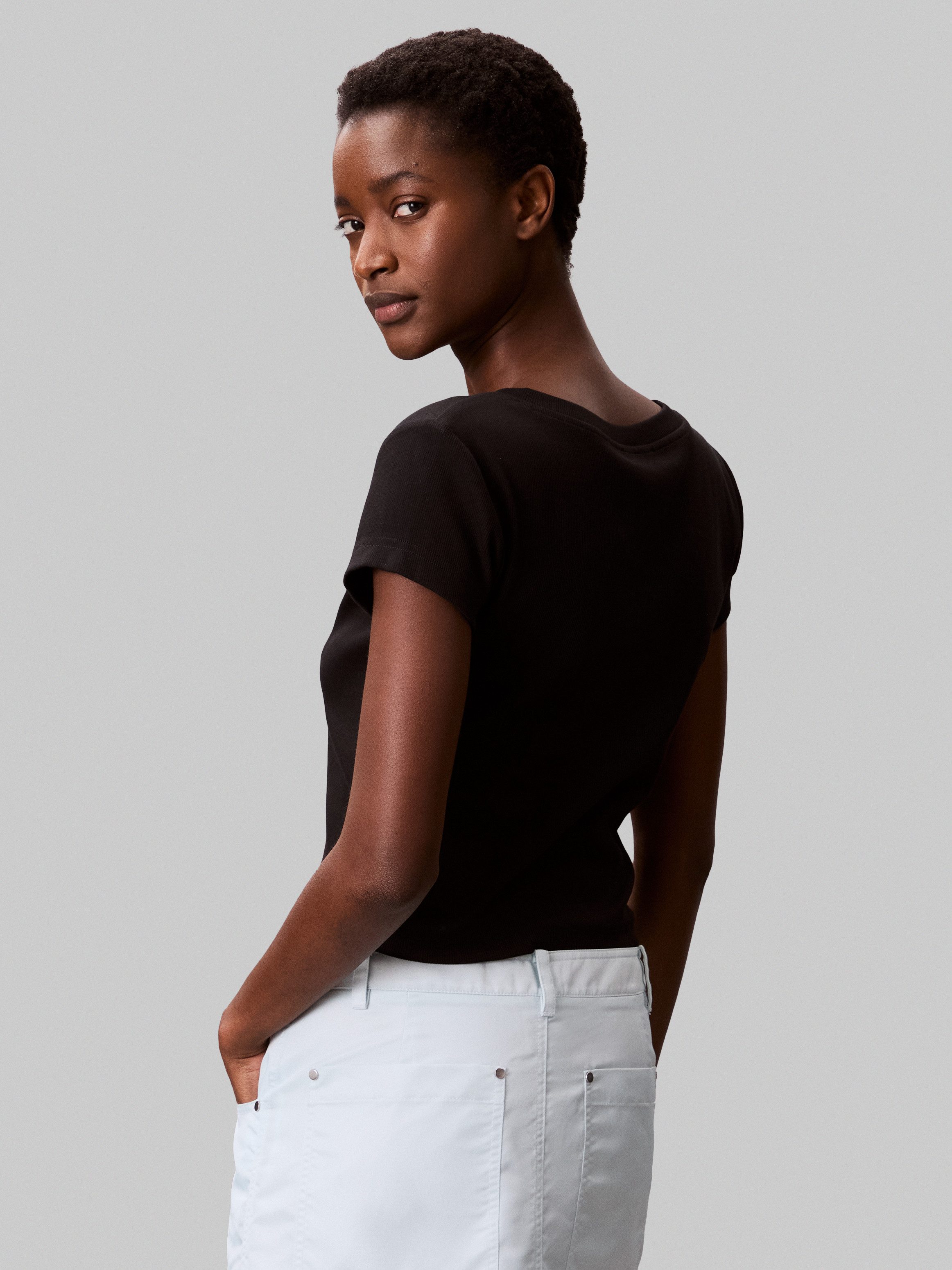 Calvin Klein T-shirt A- SS WOVEN LABEL RIB VNECK TEE