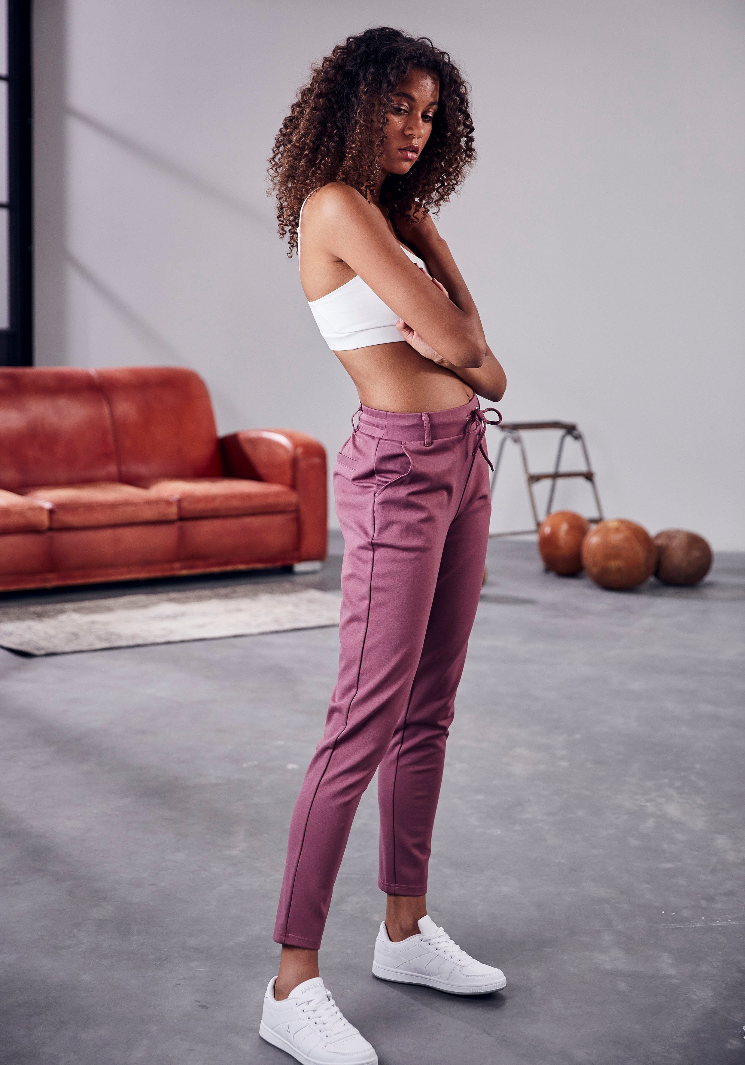 Lascana Jogpants met elastische tailleband en riemlussen, loungewear (1-delig)