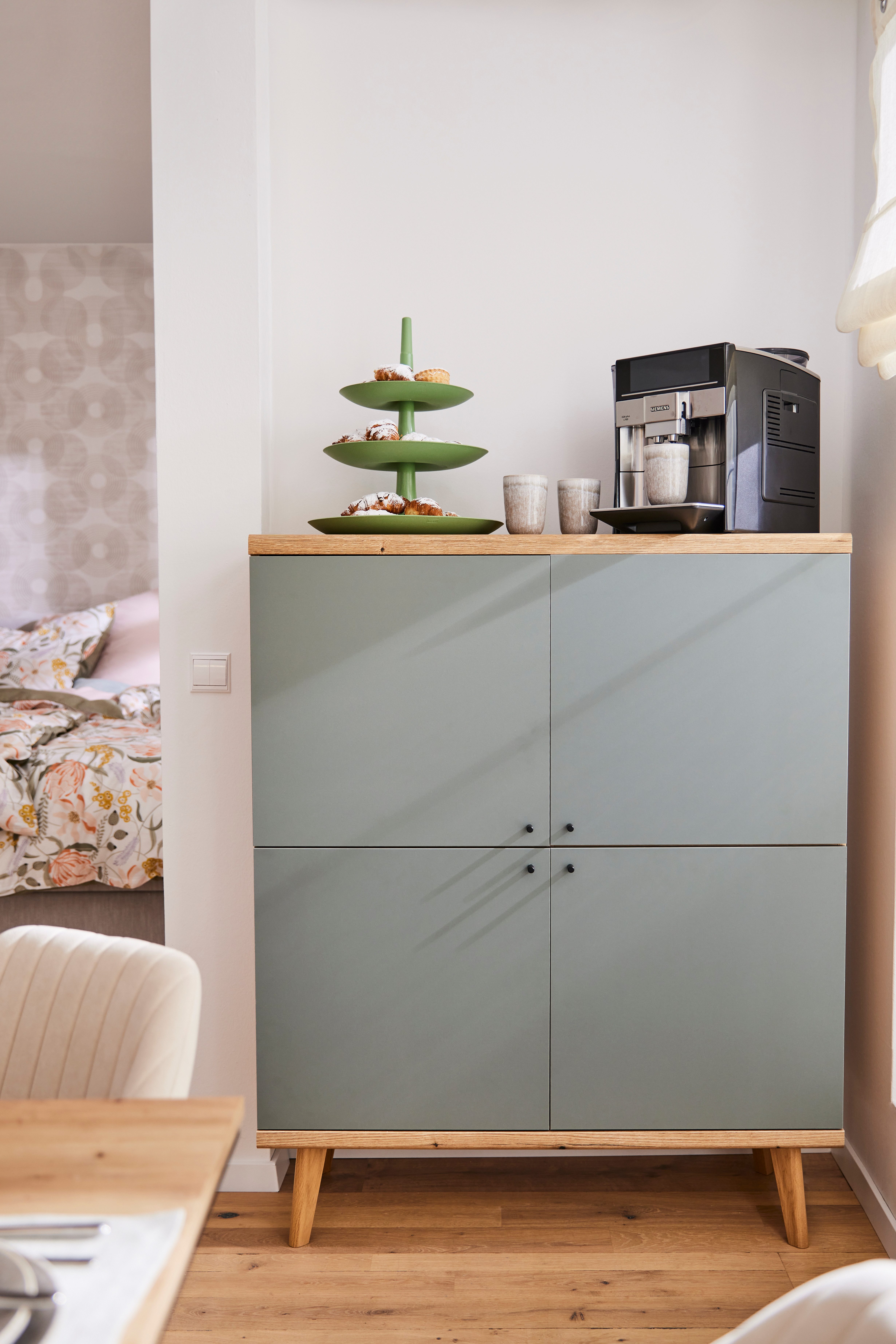 INOSIGN Highboard MAVAS in moderne trendkleur, handgrepen van metaal (zwart), hoogte 134 cm