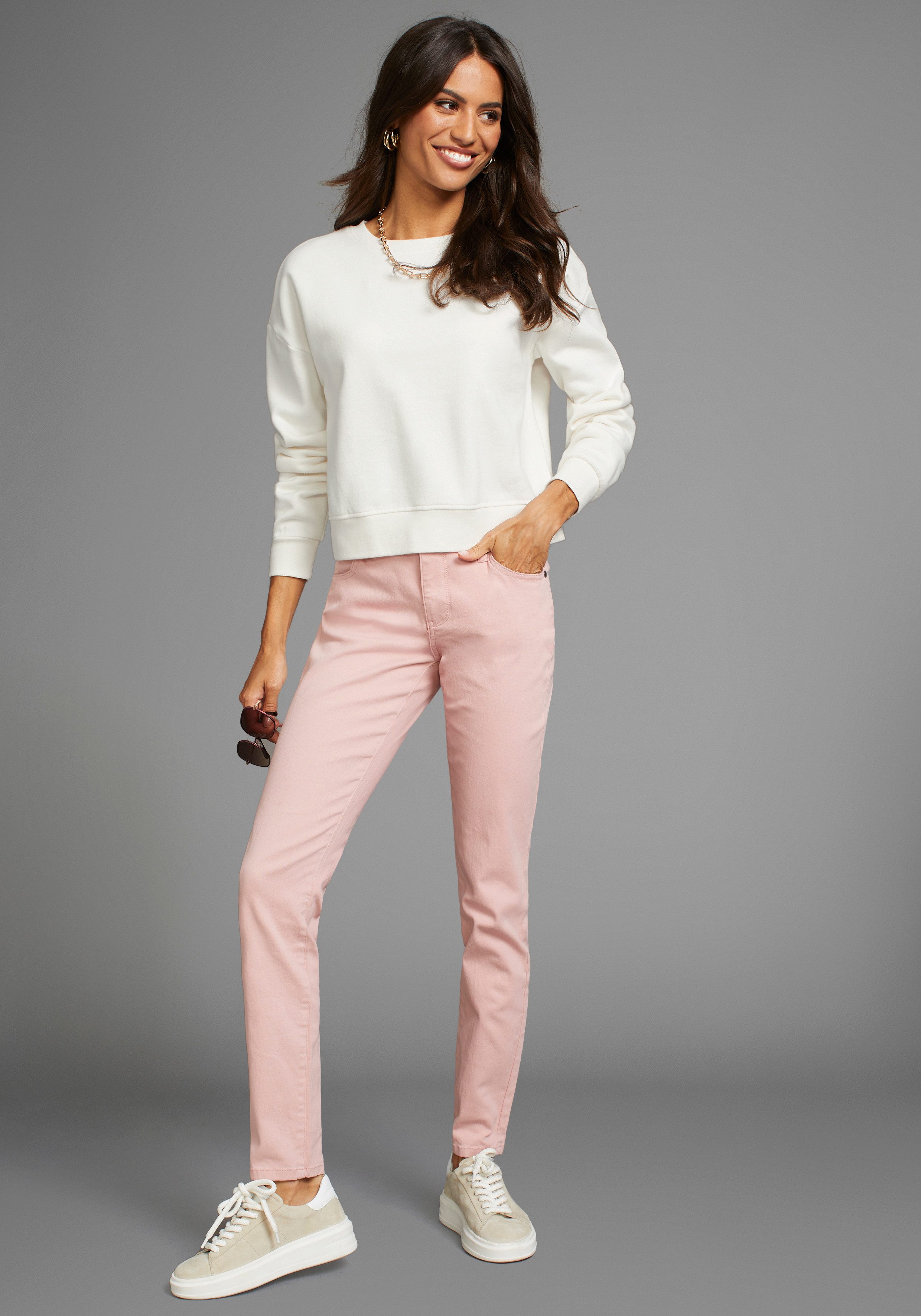 Laura Scott Sweatshirt Cropped model