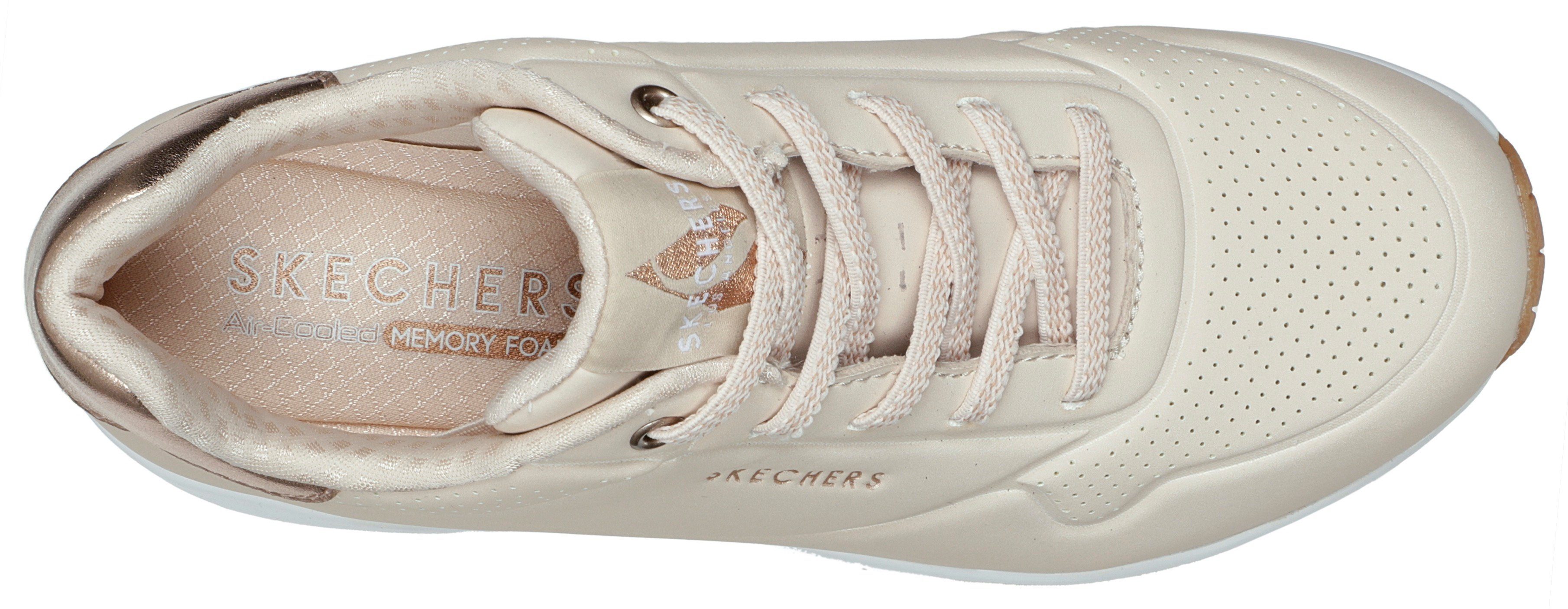 Skechers Slip-on sneakers UNO SHIMMER AWAY Slipper, vrijetijdsschoen, plateau sneaker met modieuze sleehak