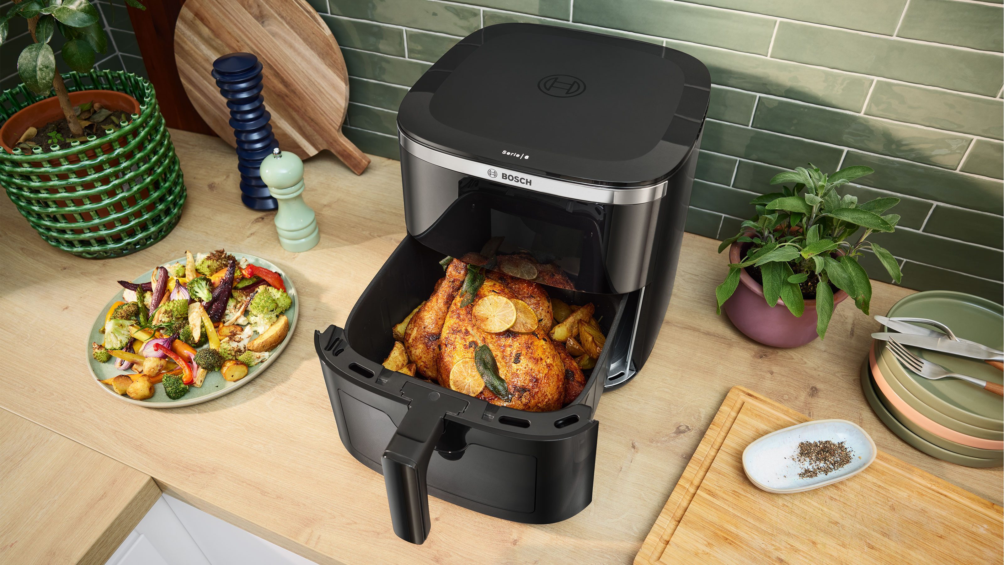 BOSCH Airfryer Air Fryer Serie 6, MAF671B0, 7,2l, Sichtfenster, 7 Programme, schwarz