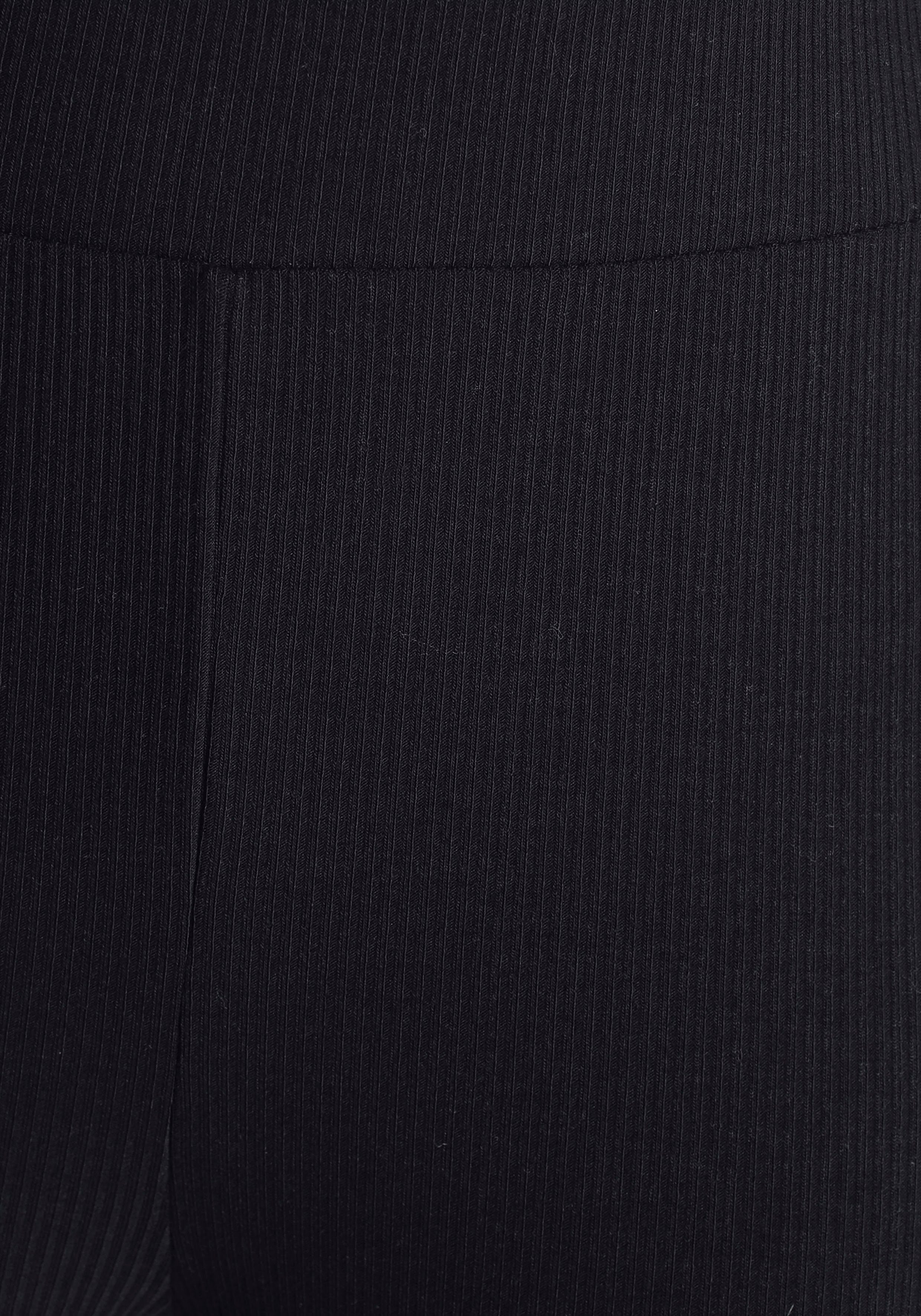 Lascana Shortama bestaat uit top en shorts van ribmateriaal, homewear-set