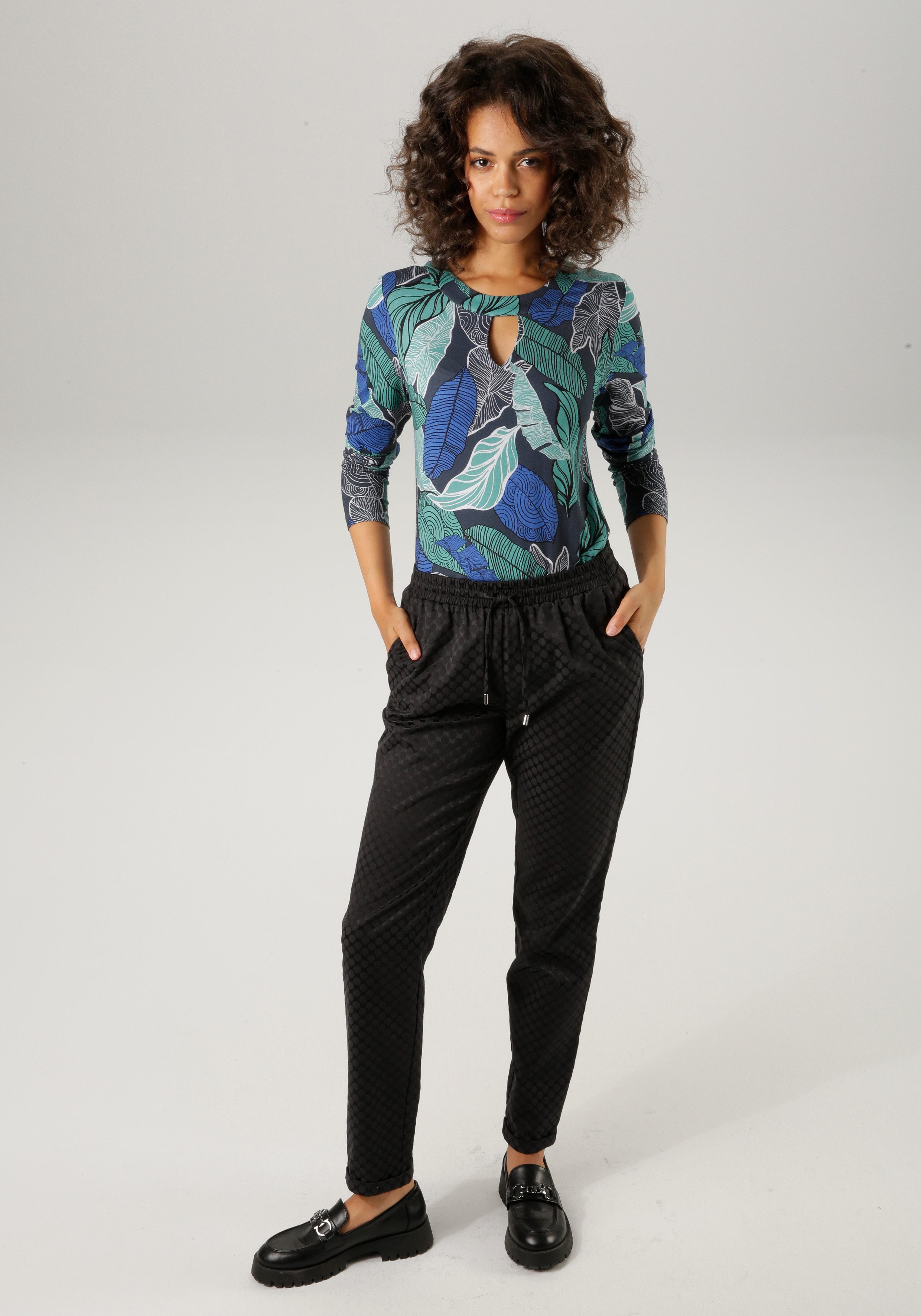 Aniston CASUAL Shirt met lange mouwen met kleurharmonieuze bladeren bedrukt