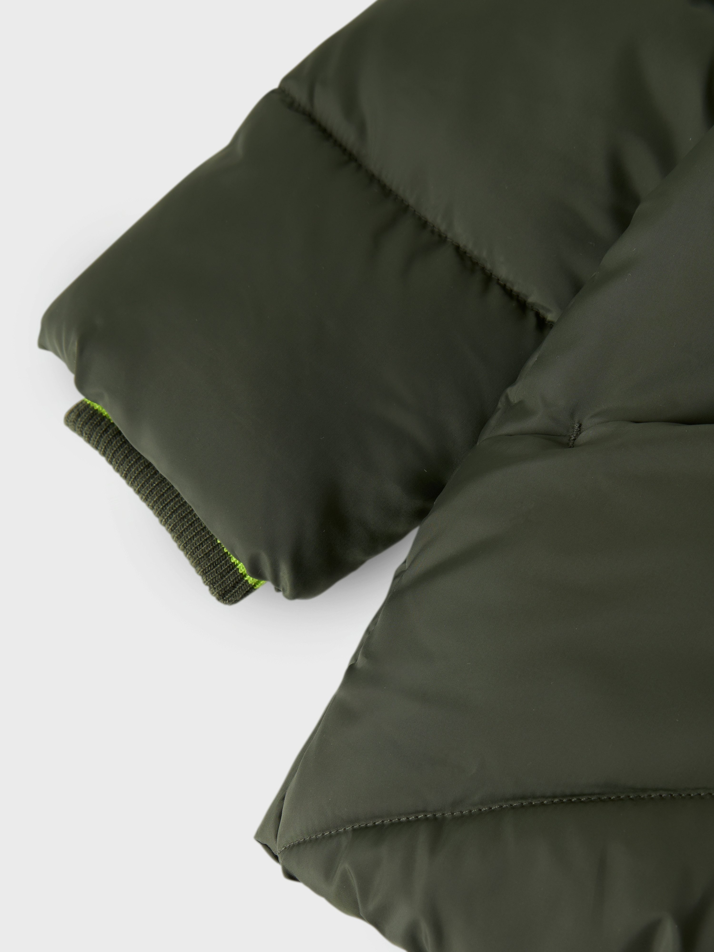 Name It Gewatteerde jas NMMMORTEN PUFFER JACKET DINO DETAIL1