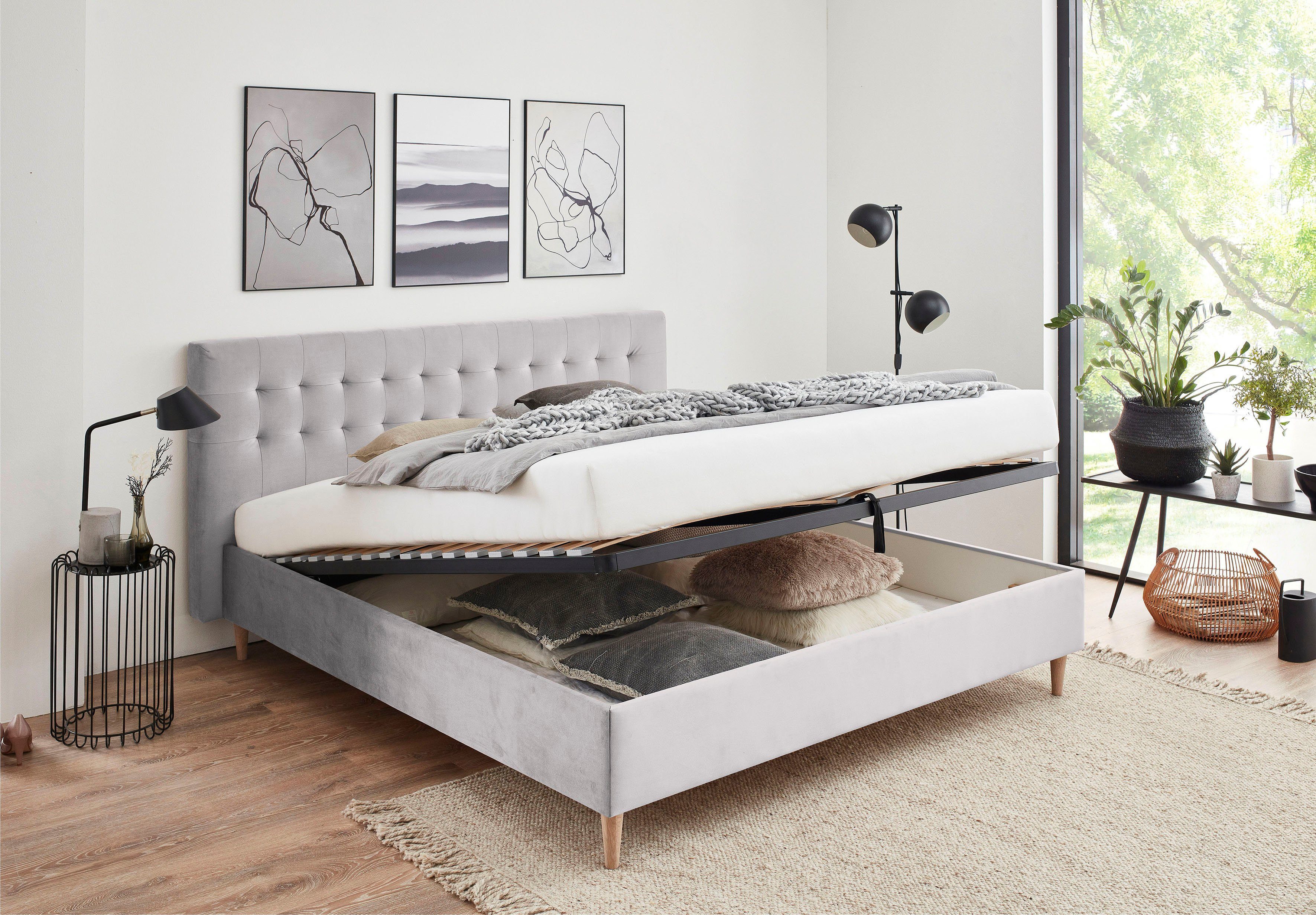 ATLANTIC home collection Gestoffeerd bed Veronika met bedkist en lattenbodem