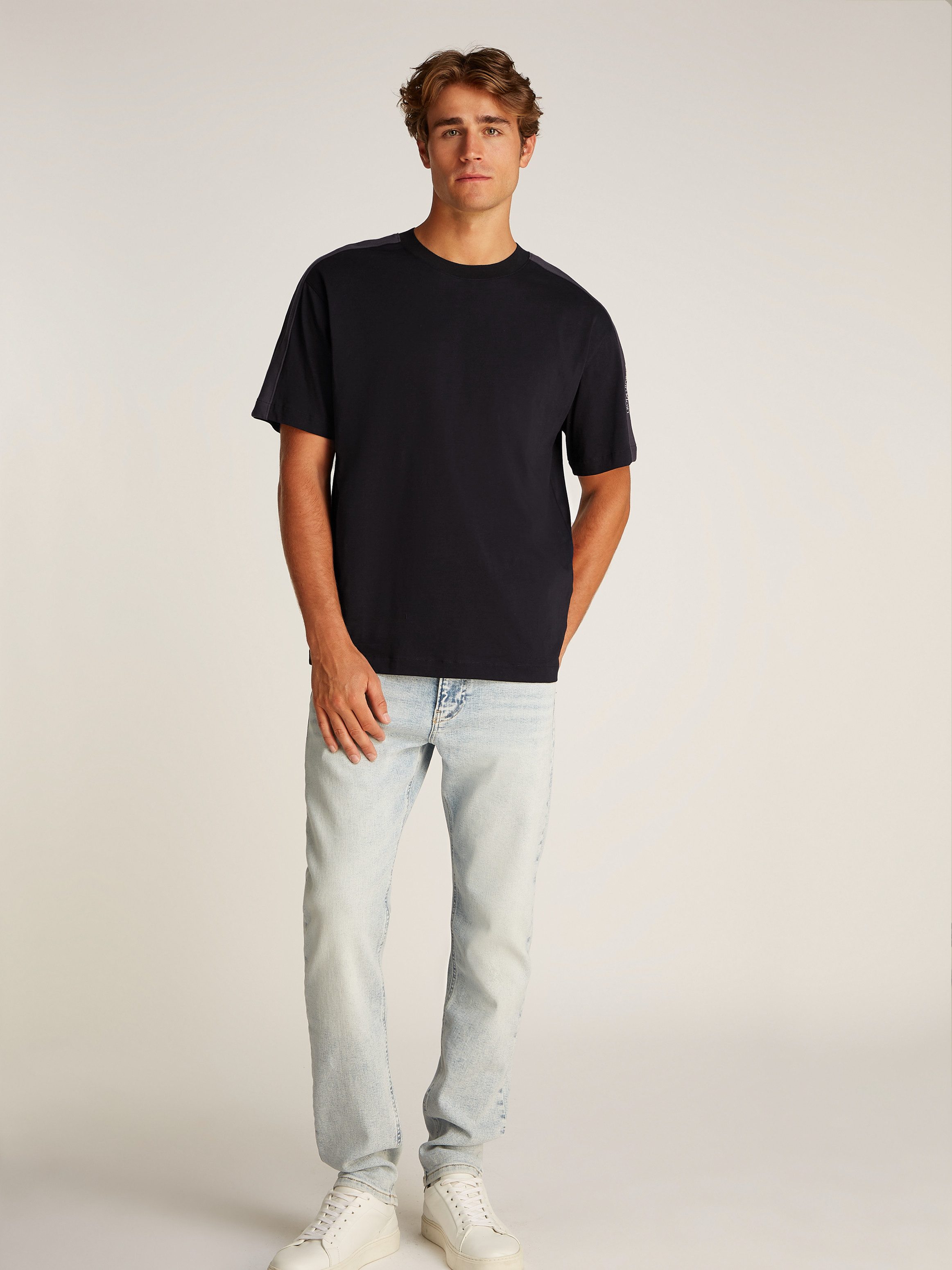 Calvin Klein T-shirt LOGO TAPE TEE met logo-band aan de mouwen
