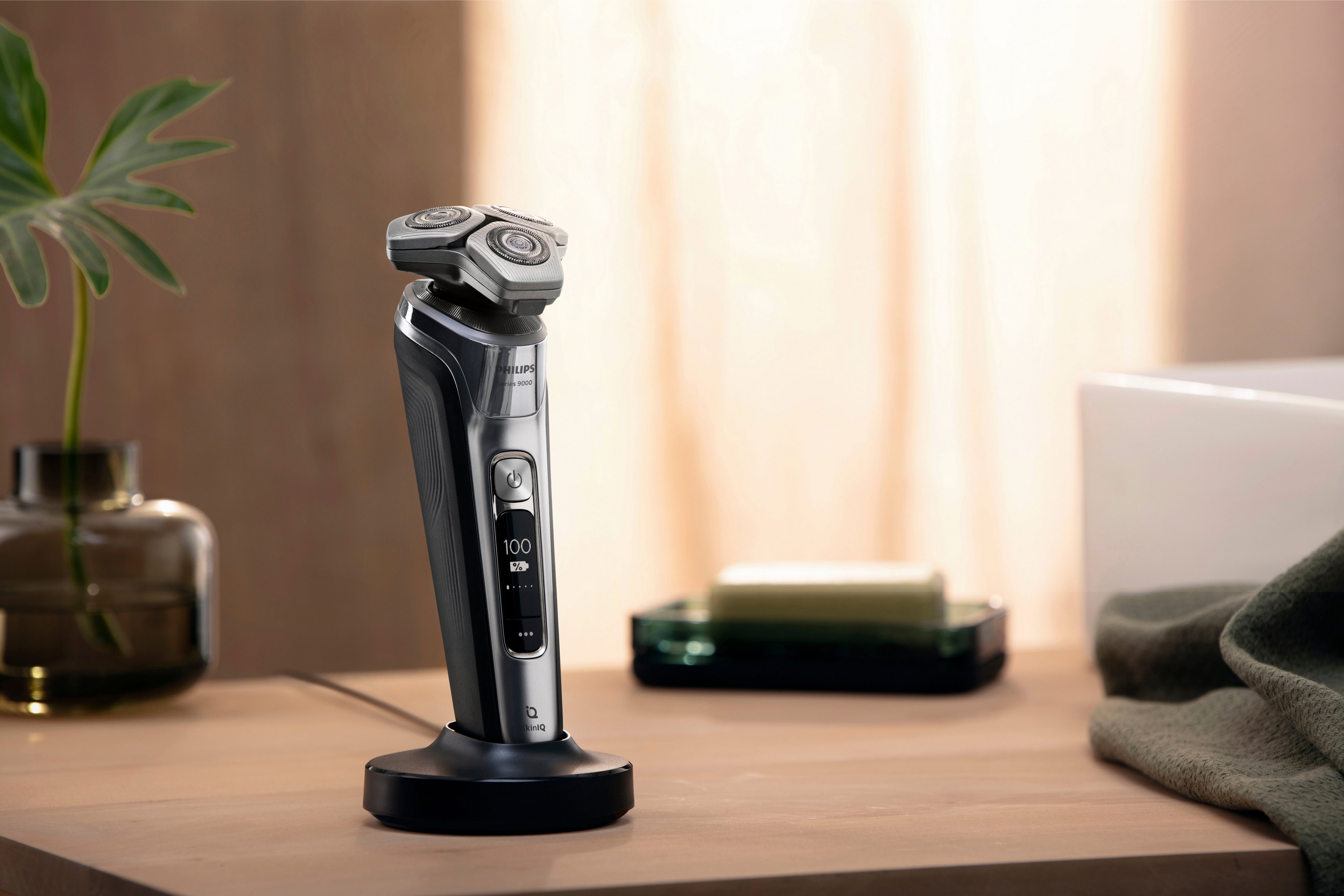 Philips Elektrisch scheerapparaat Shaver Series 9000 S9974/35 Laadtoestand en etui, met SkinIQ-technologie