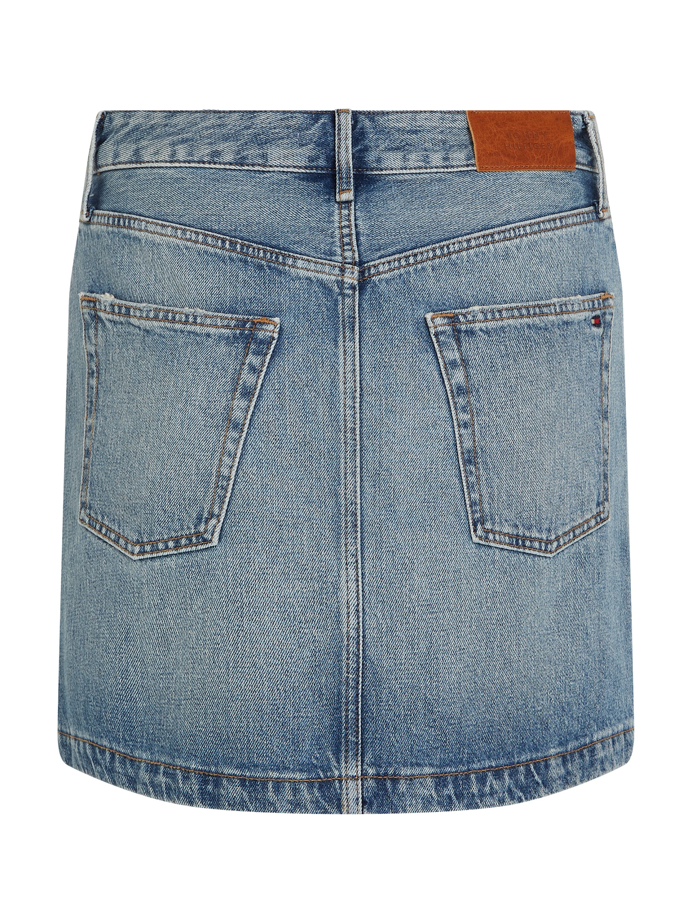 Tommy Hilfiger Jeans rok DNM MINI SKIRT HW in lichte wassing met logo-badge borduring