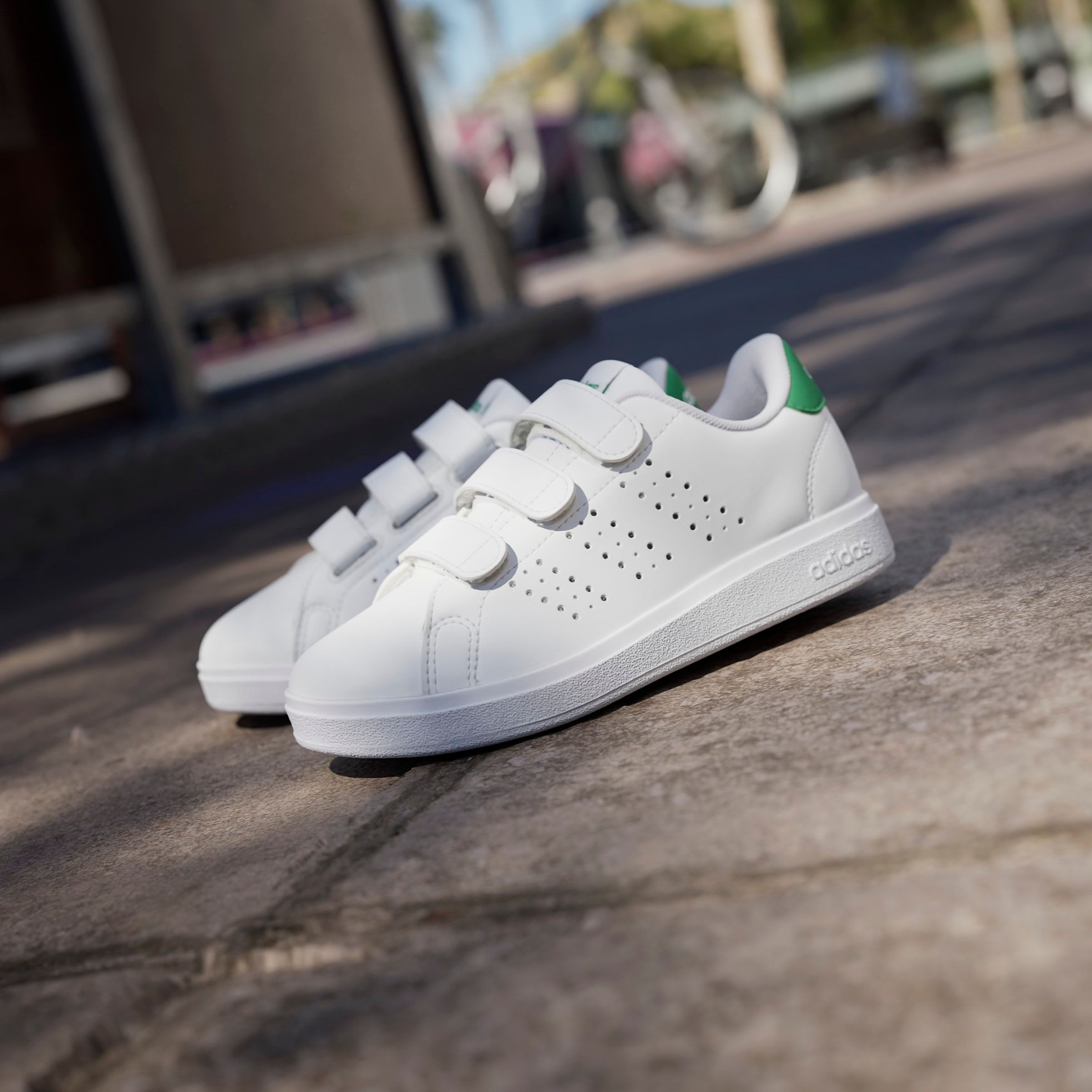 adidas Sportswear Klittenbandschoenen Ontwerp in de sporen van de adidas Stan Smith