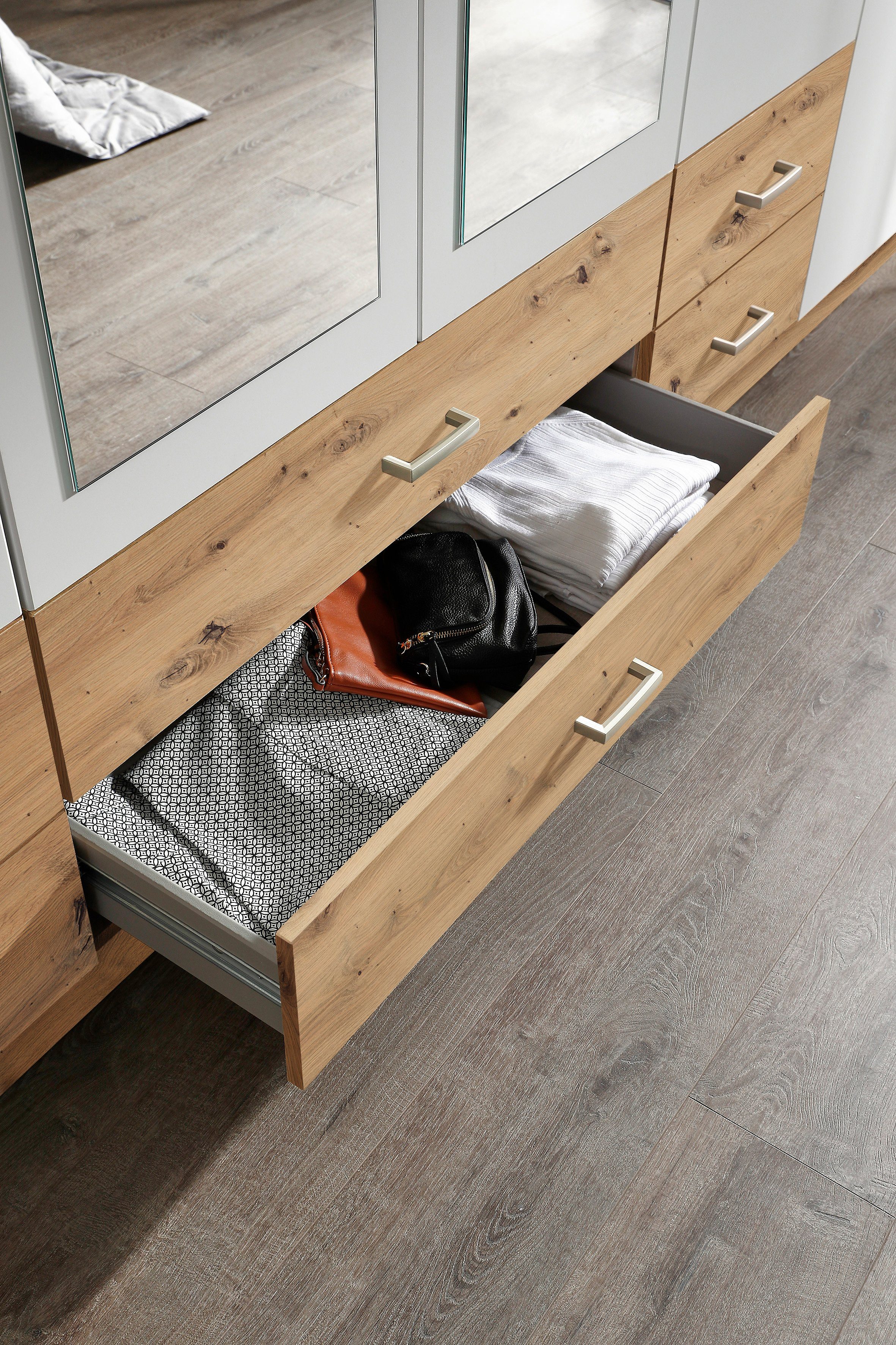 rauch Kledingkast Kast Garderobe Wasmand GAMMA in 3 Breedtes veel opbergruimte met 6 lades, met spiegel topseller made in germany
