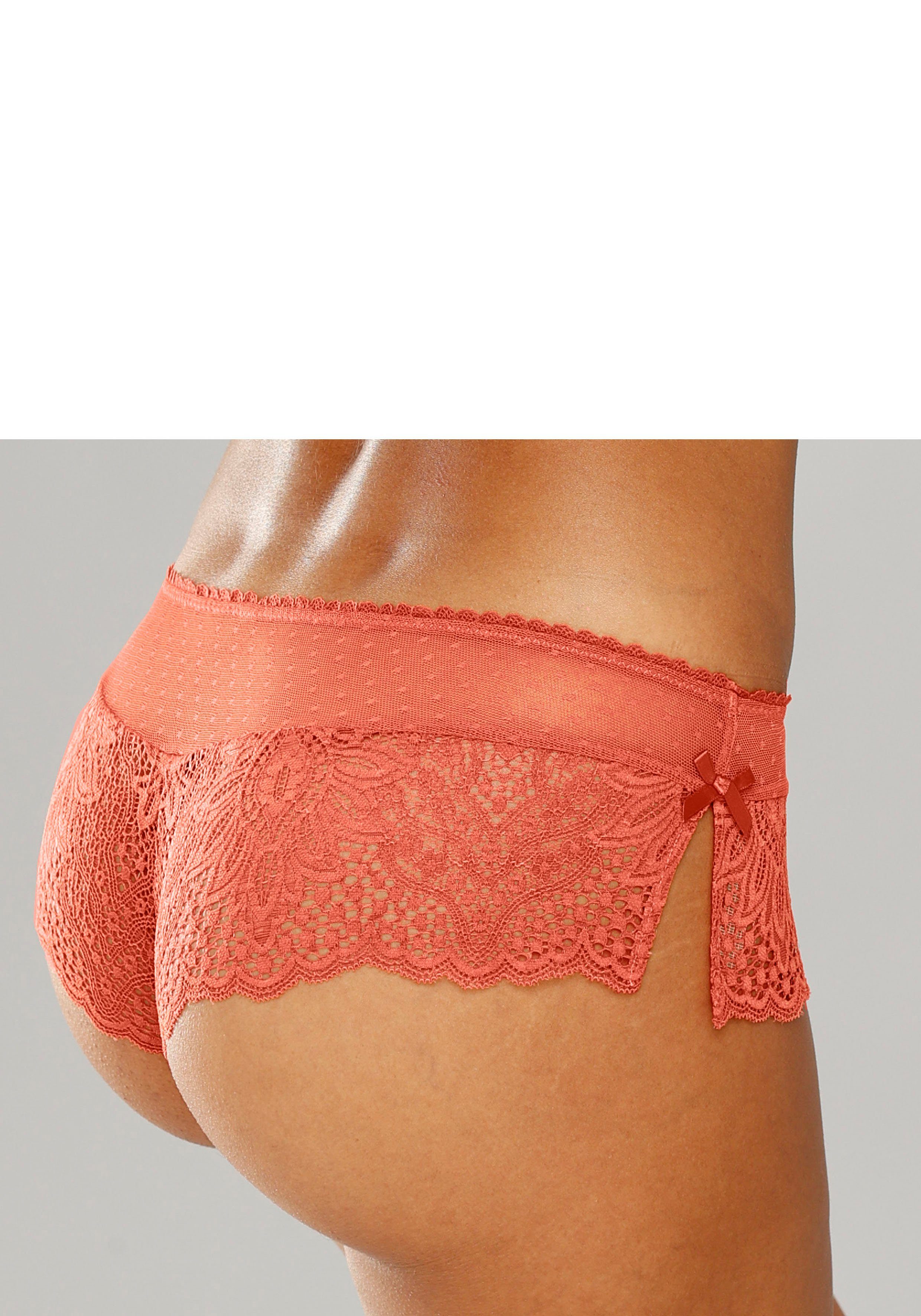 Vivance Stringpants van opvallende kant met splitjes opzij