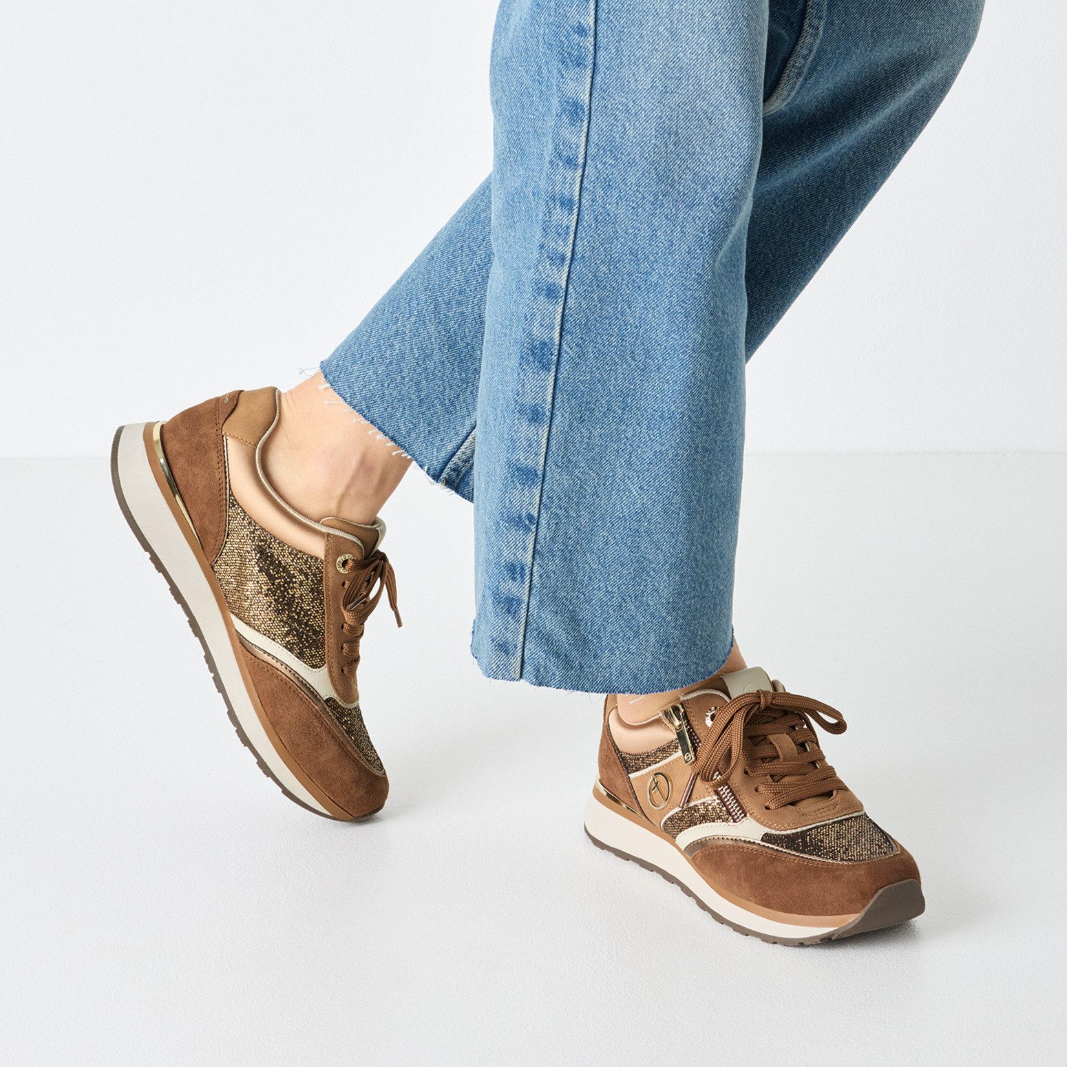 Tamaris Sneakers met sleehak vrijetijdsschoen, lage schoen, veterschoen met contrastafwerkingen