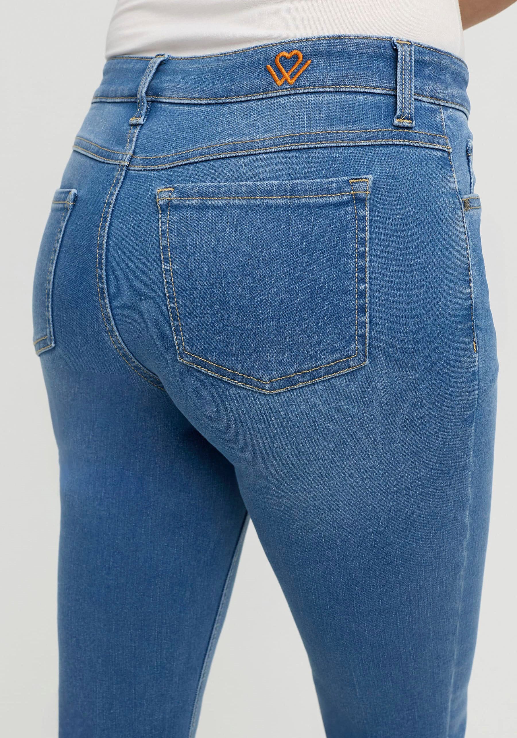 wonderjeans Bootcut jeans Boot Nauwsluitend model met licht uitlopende broekspijpen