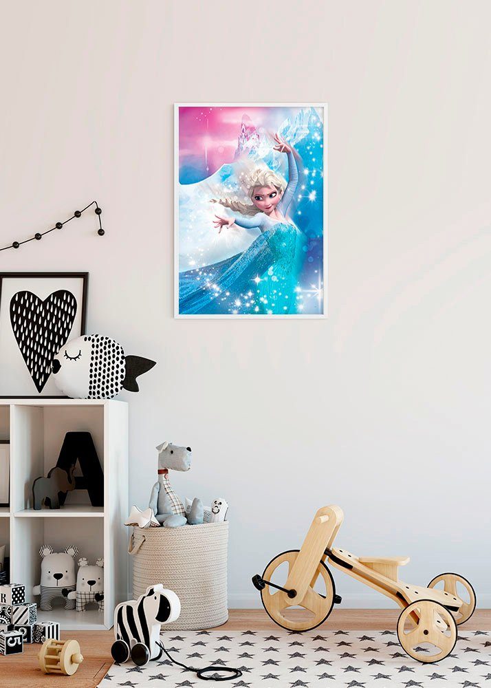 Komar Wanddecoratie Frozen 2 Elsa actie Wanddecoratie voor de kinderkamer - zonder lijst (1 stuk)