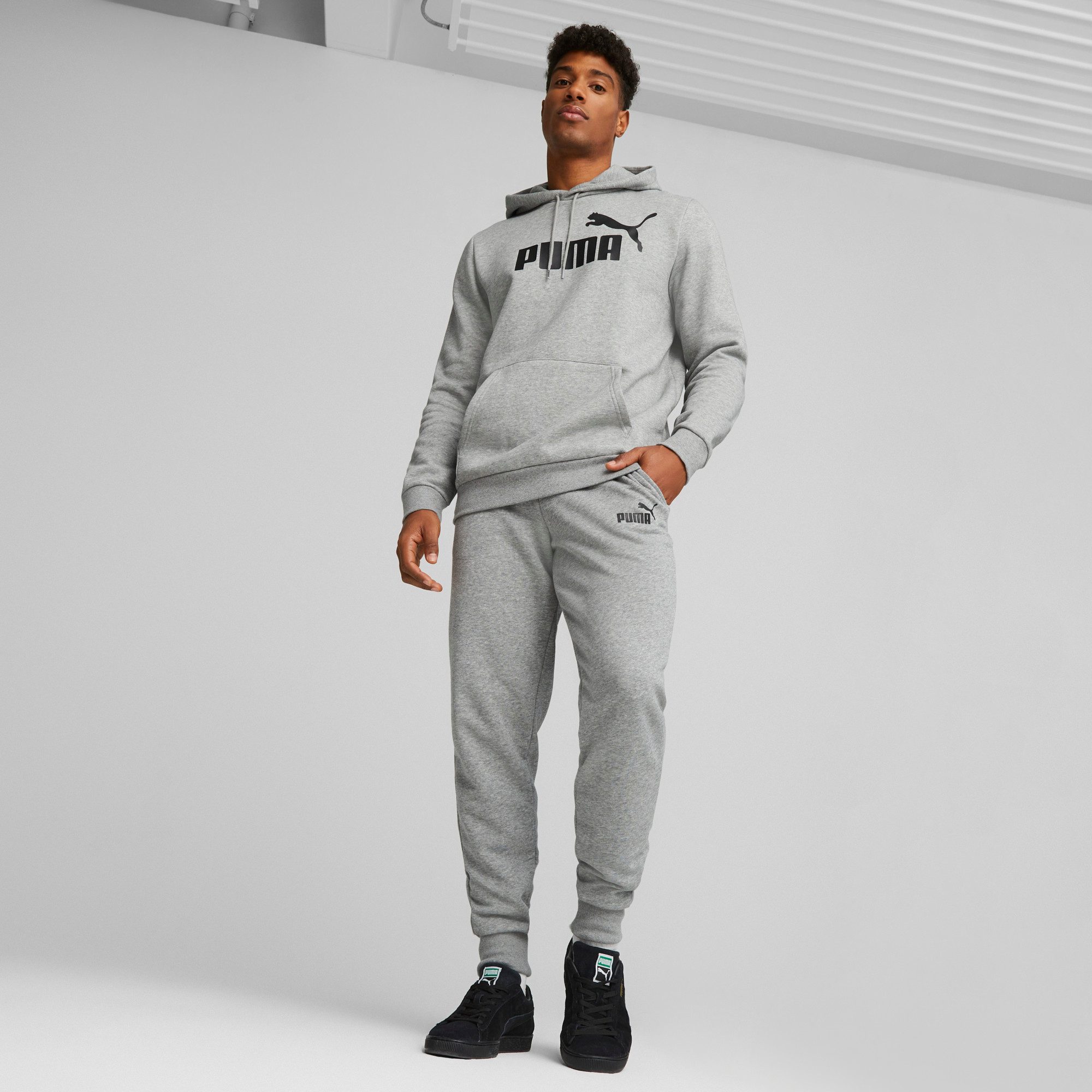 PUMA Trainingsbroek ESS Logo Pants TR cl Joggingbroek, French Terry kwaliteit