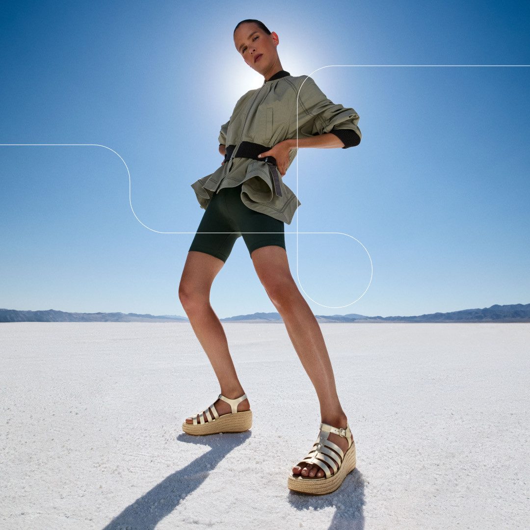 Fitflop Sleehaksandaaltjes PLATFFORMS , plateau sandaal in mooie metallic-look