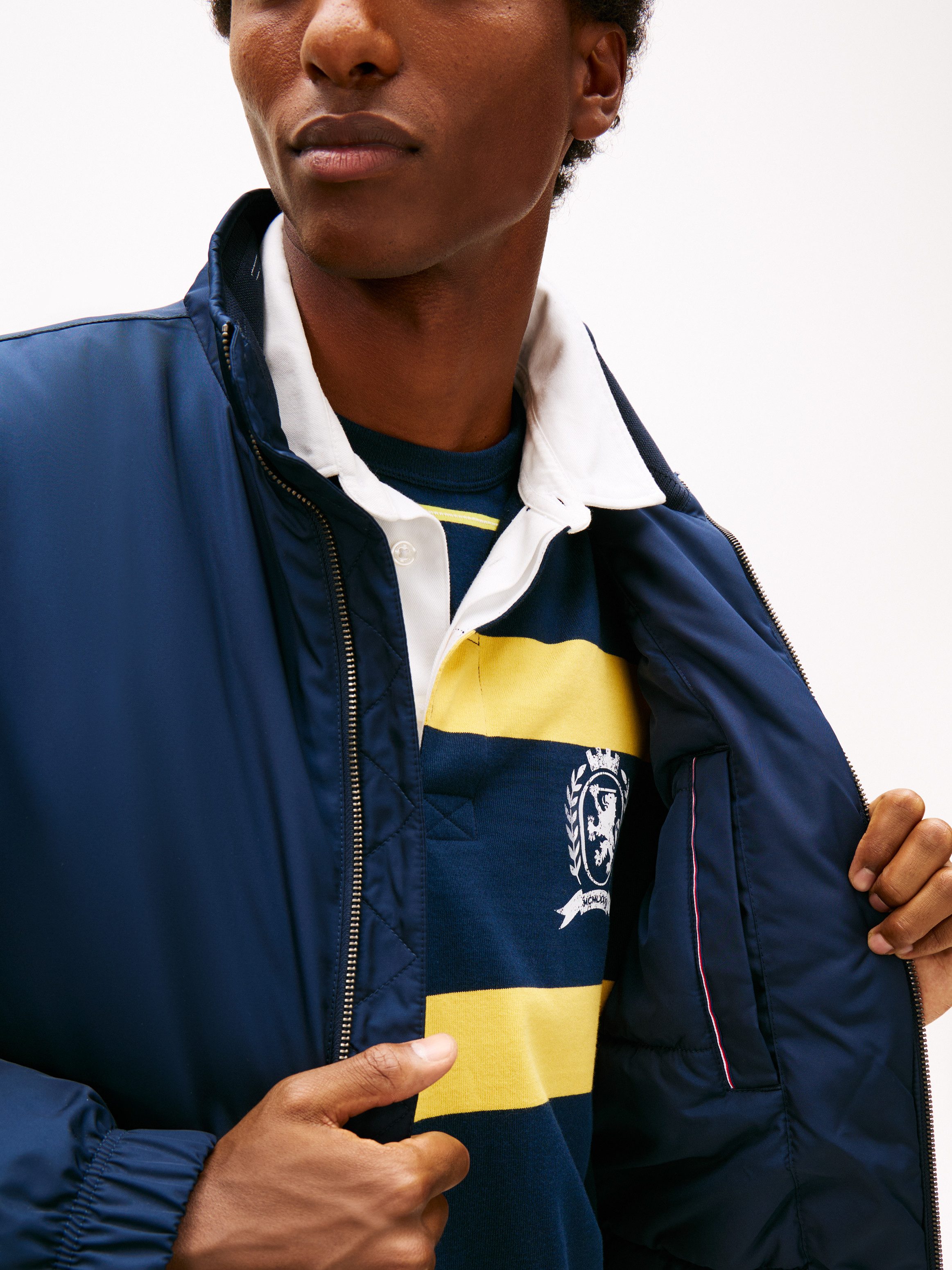 TOMMY JEANS Blouson TJM ESSENTIAL PADDED JACKET EXT Vrijetijdsjas, overgangsjas glanzend, stretch manchetten, opstaande kraag