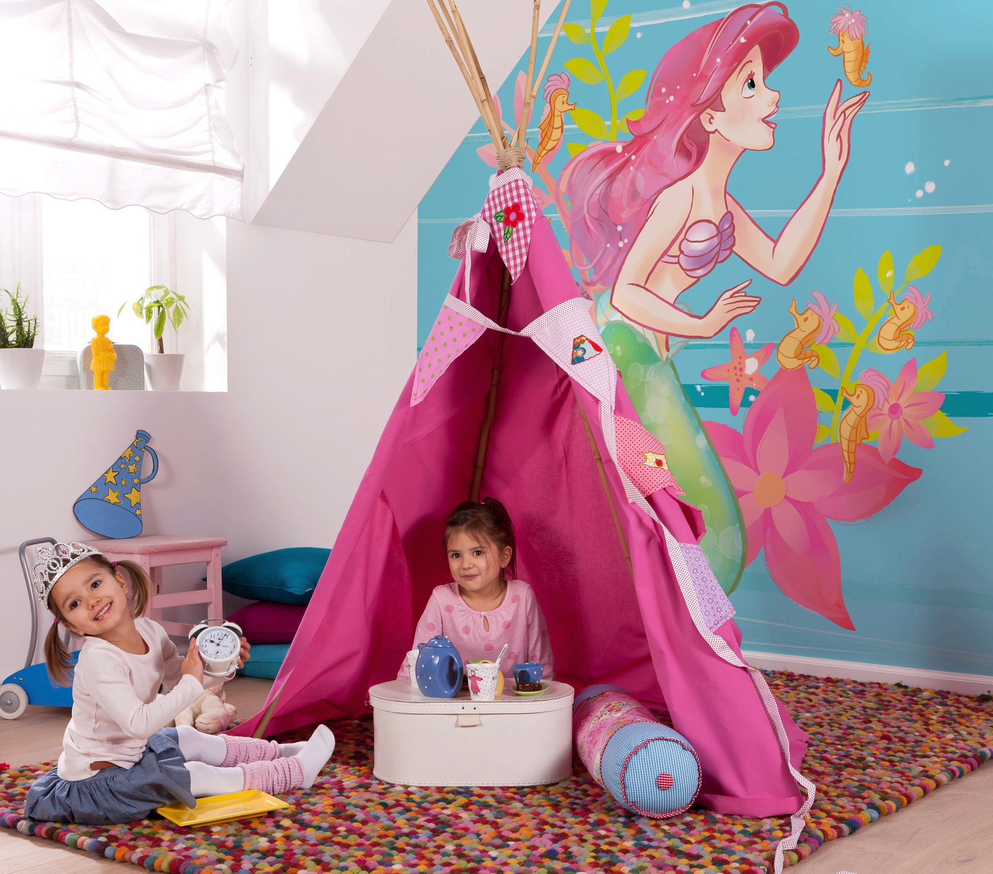 Komar Vliesbehang Digitale print vlies - Ariel Little Friends - Afmeting 250 x 250 cm