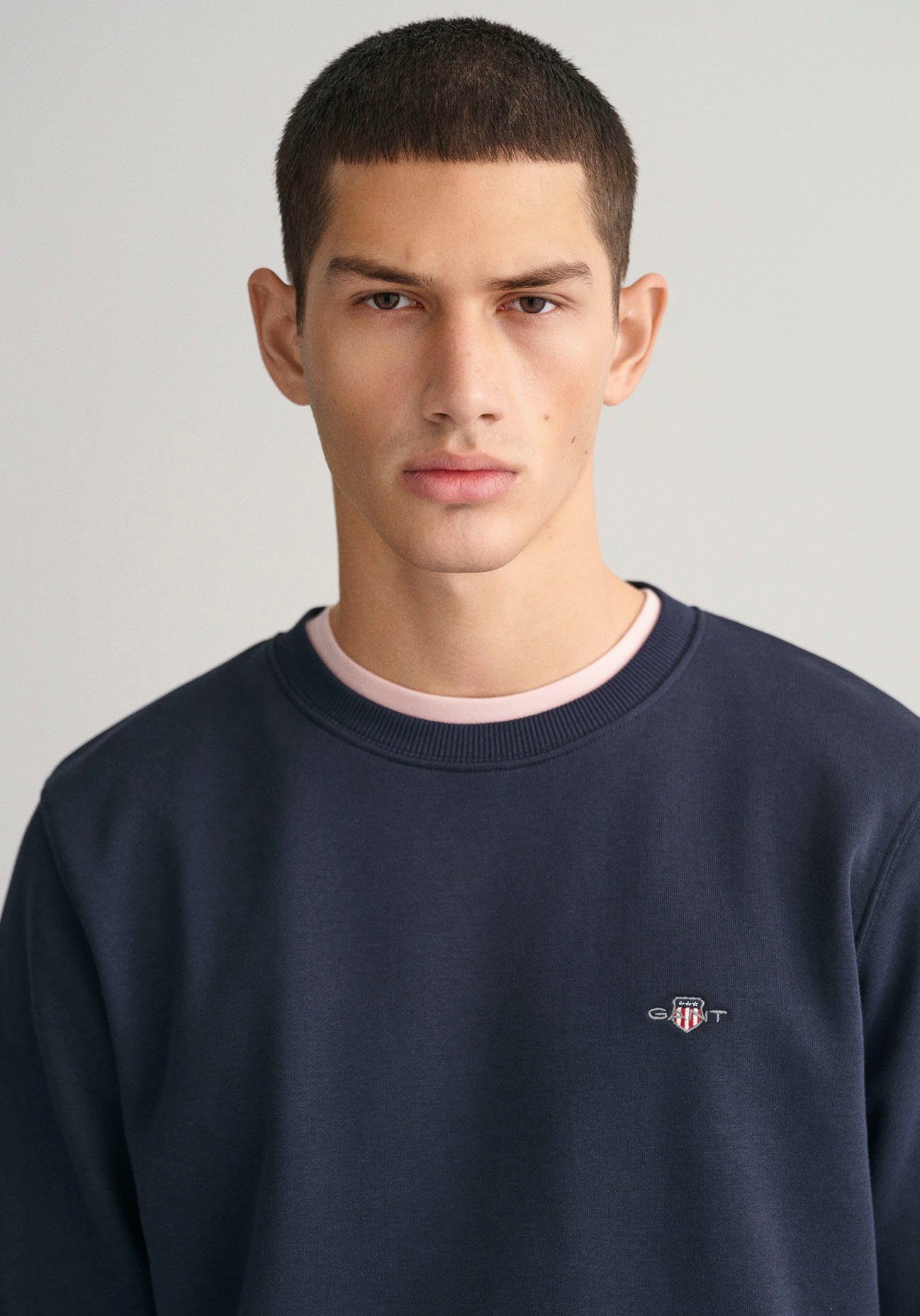 Gant Sweatshirt REG SHIELD C-NECK SWEAT met logoborduursel op borsthoogte