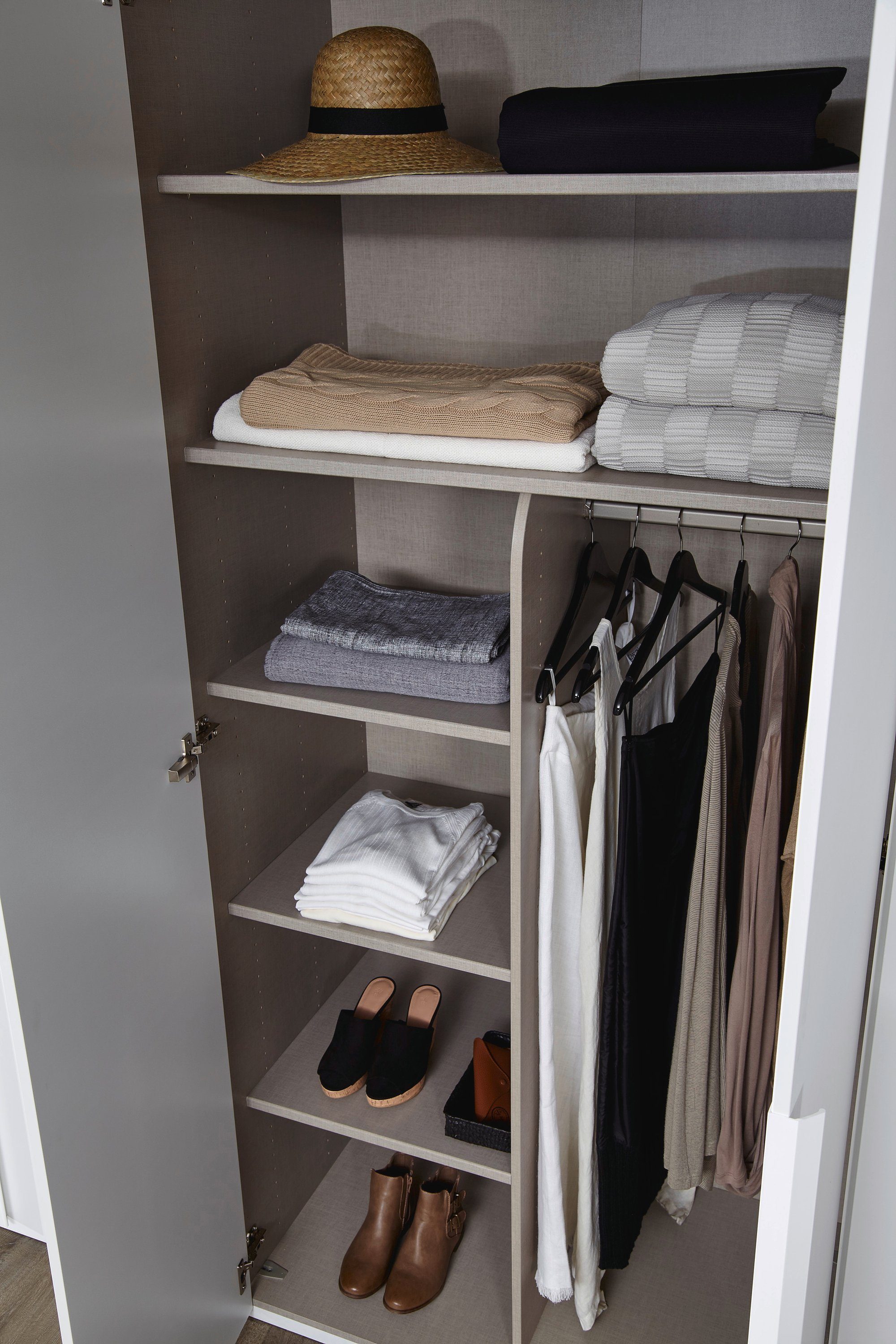 rauch Draaideurkast Purisma met laden en vele accessoires, met soft-closefunctie