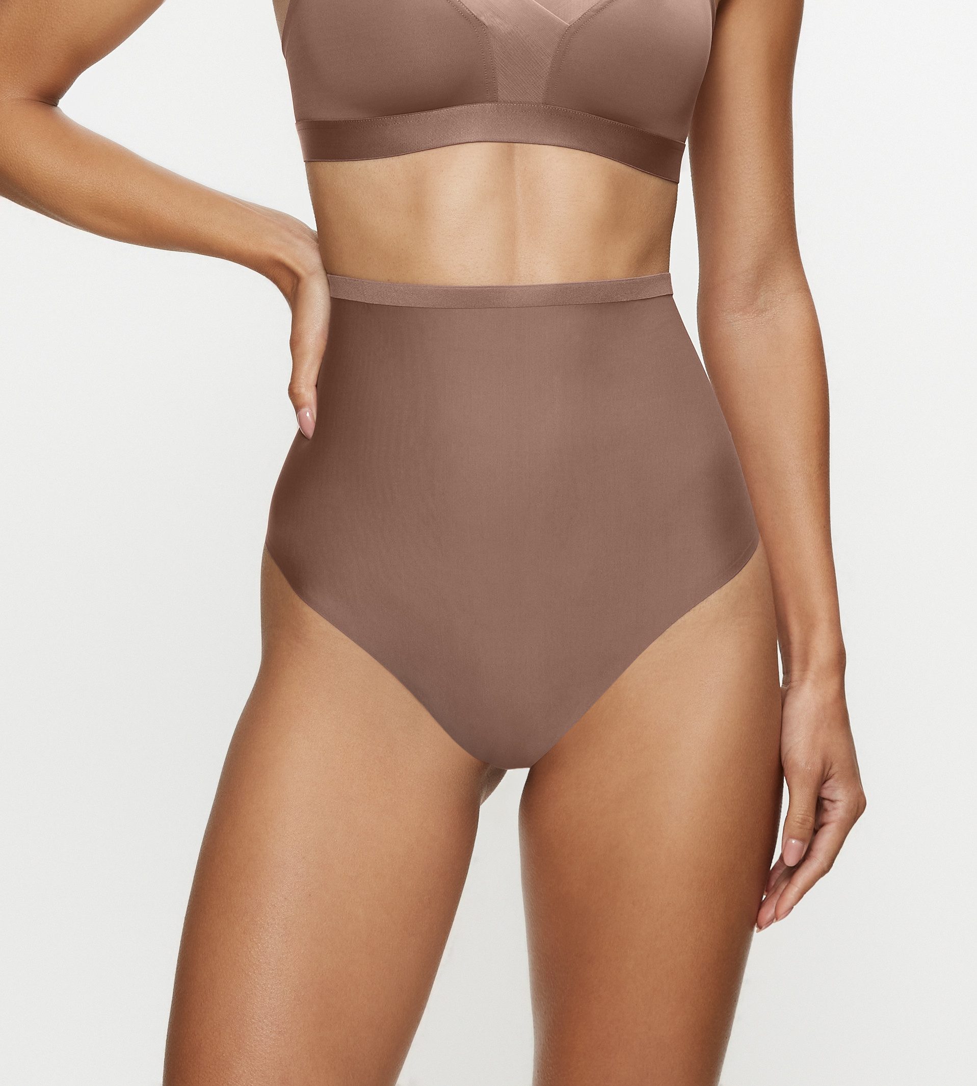 Triumph Shapingslip Shape Smart Highwaist String dames slips maat XL bruin