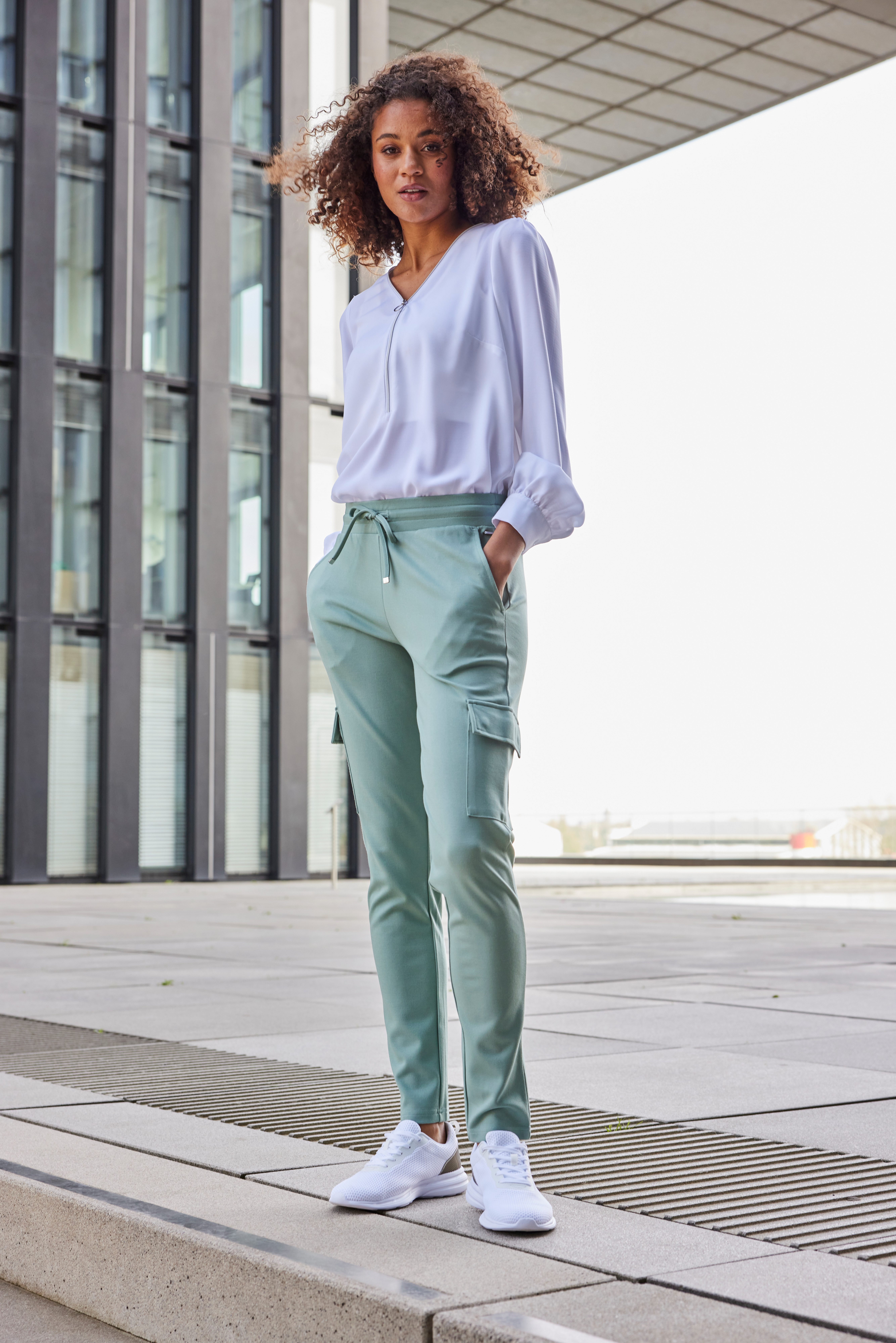 Lascana Cargobroek in zacht vloeiend materiaal loungewear