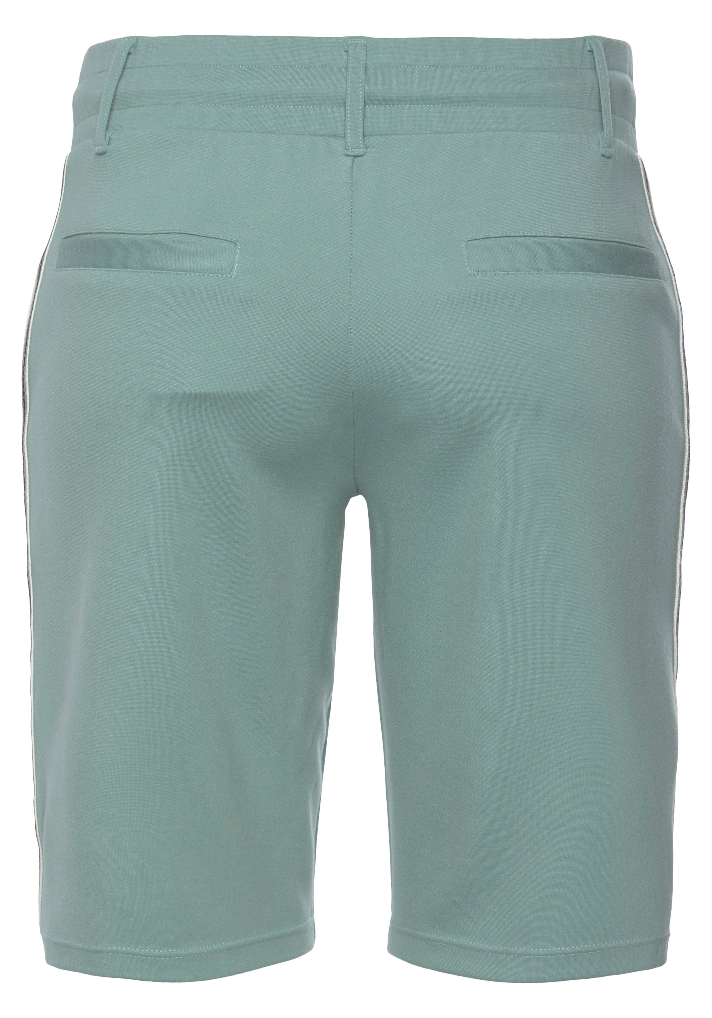 Lascana Short met zijstrepen, loungewear