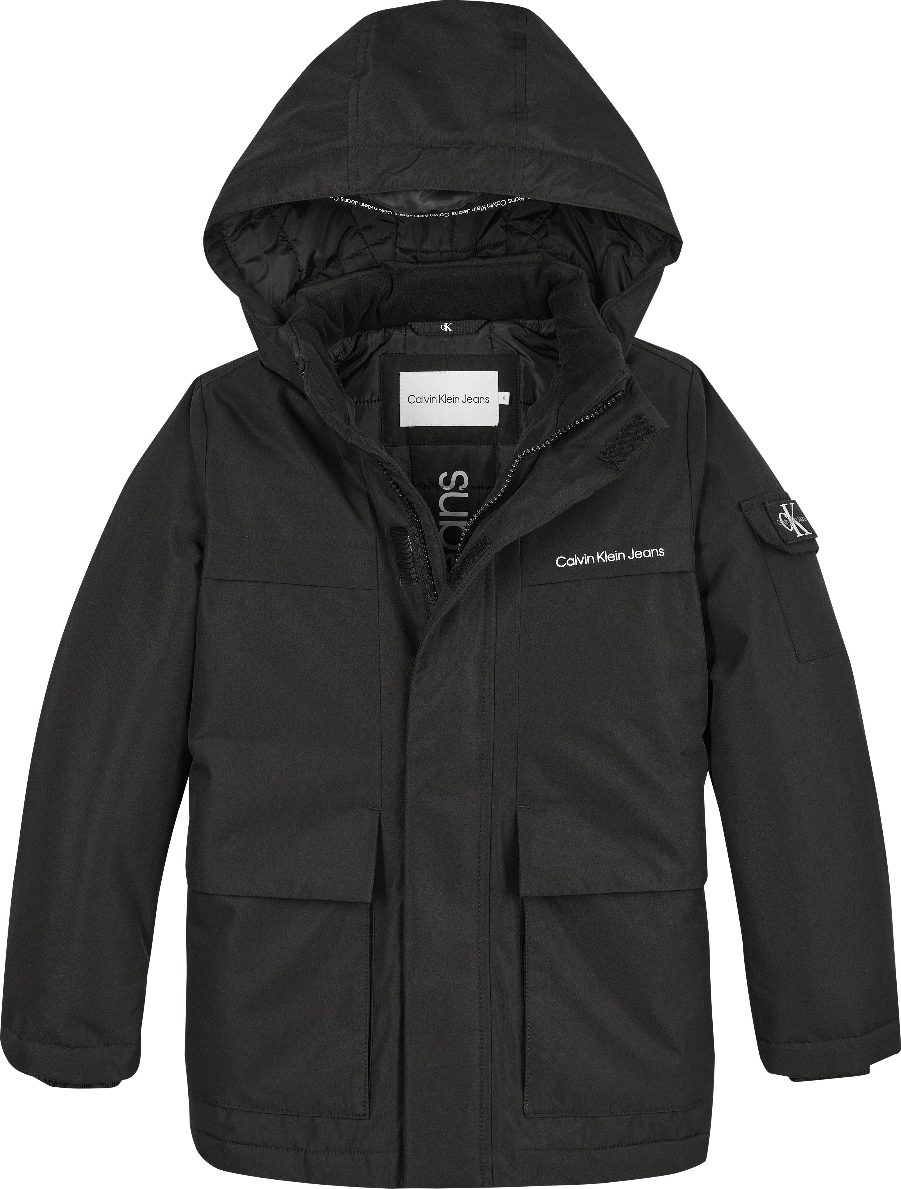 Calvin Klein Parka BACK TO SCHOOL JACKET voor kinderen tot 16 jaar met logopatch