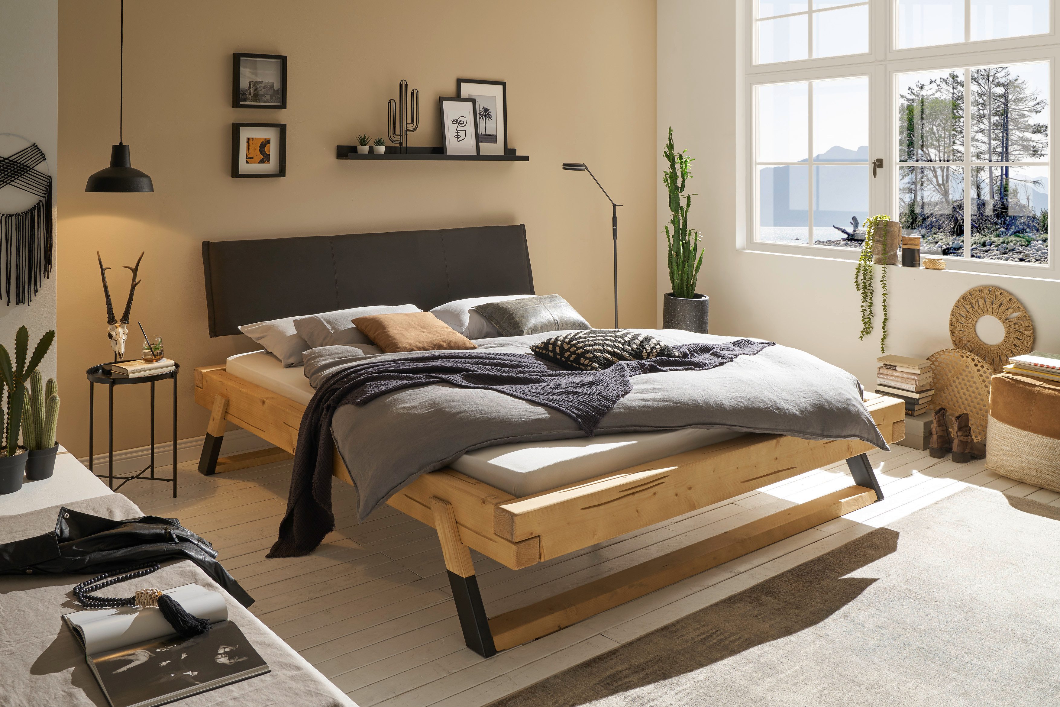 Schlafkontor Bedframe Lobia massief houten bed, gestoffeerde hoofdeinde 180x200 cm, tweepersoonsbed in natuurlijk vurenhout