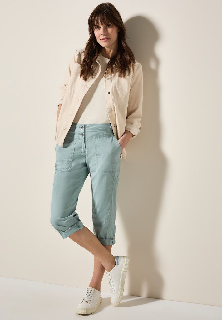 Cecil Capribroek Stijl New York met knoopdetails op de boord
