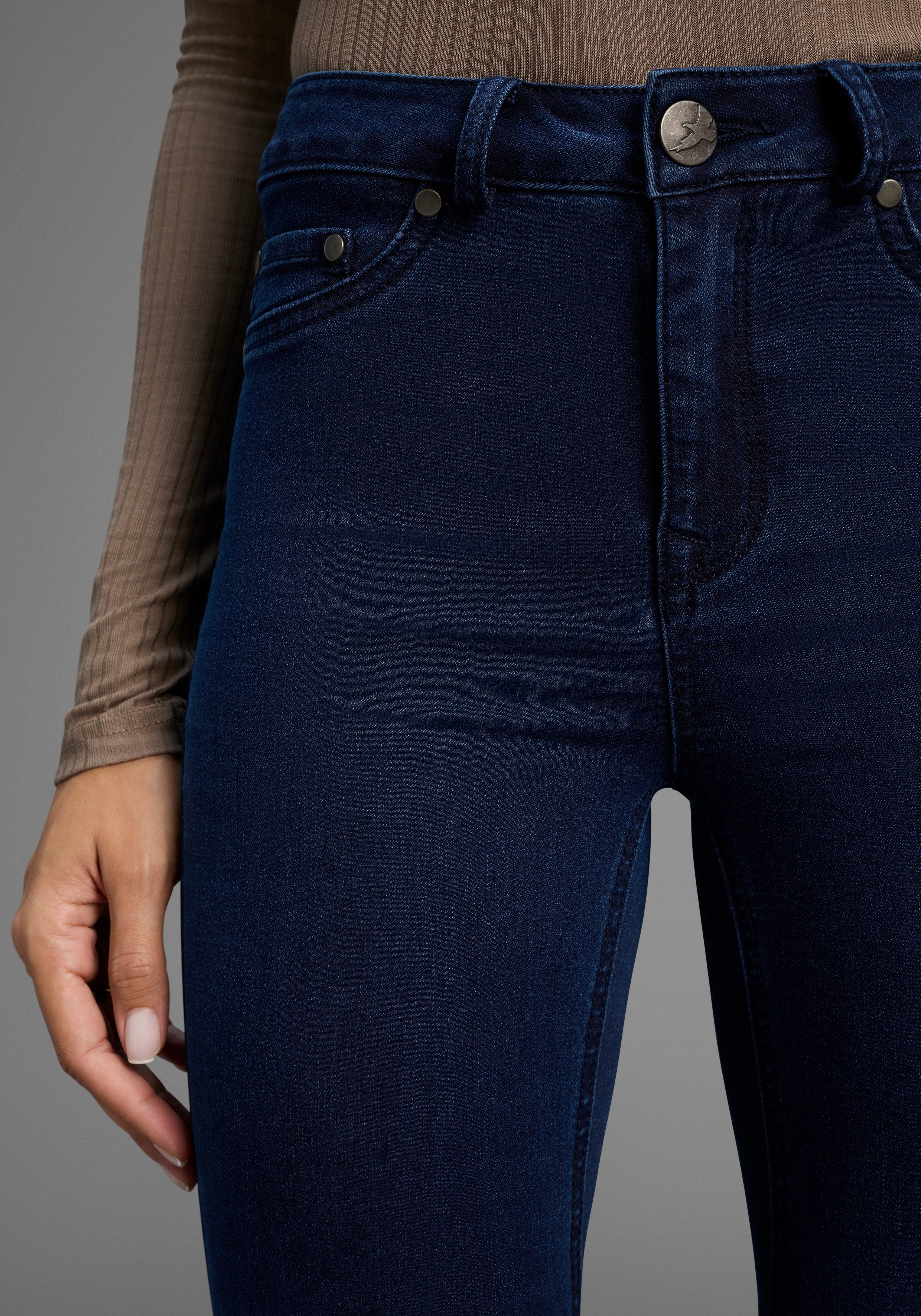 Arizona Bootcut jeans Ultra Stretch uitlopende pasvorm, used-wassing, hoge taille