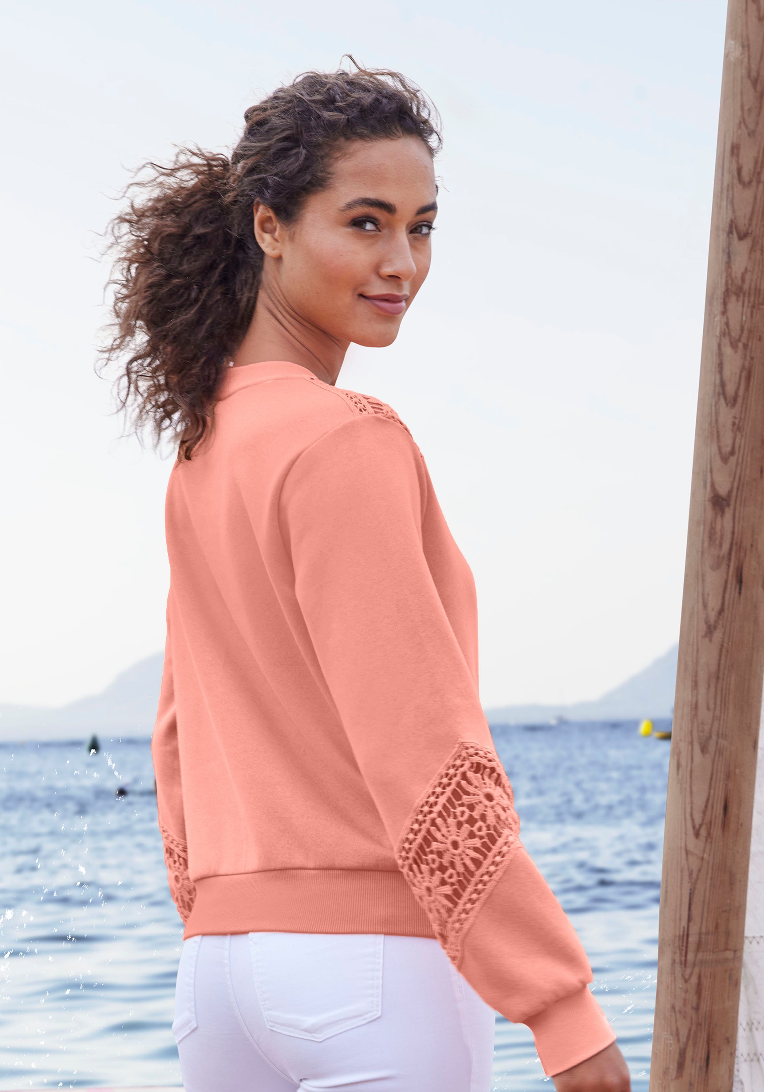 Vivance Sweatshirt met kanten inzetstukken op schouder en mouw