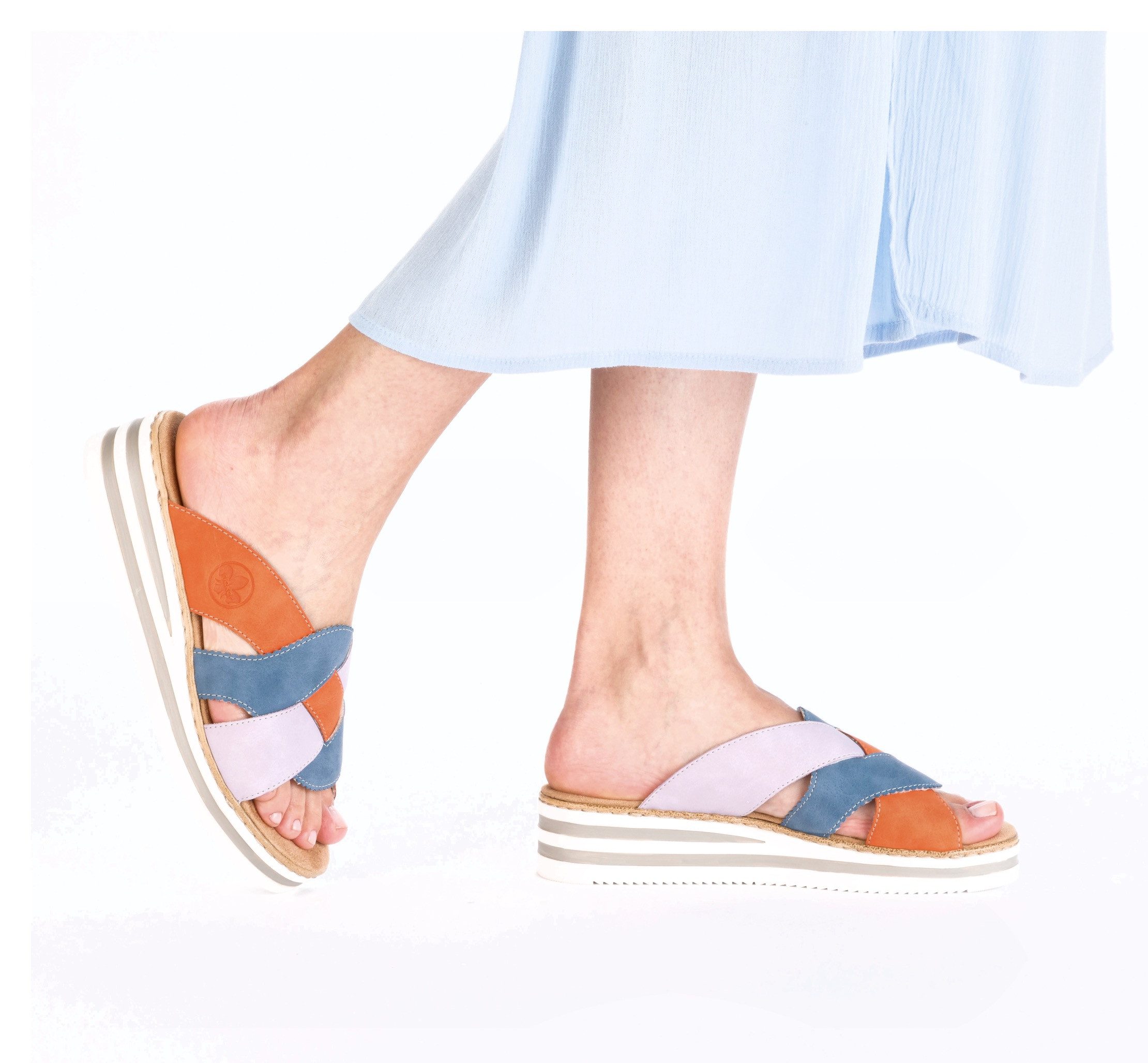Rieker Slippers Zomerschoen, strandschoen, huisschoen met twee kleurige plateausool