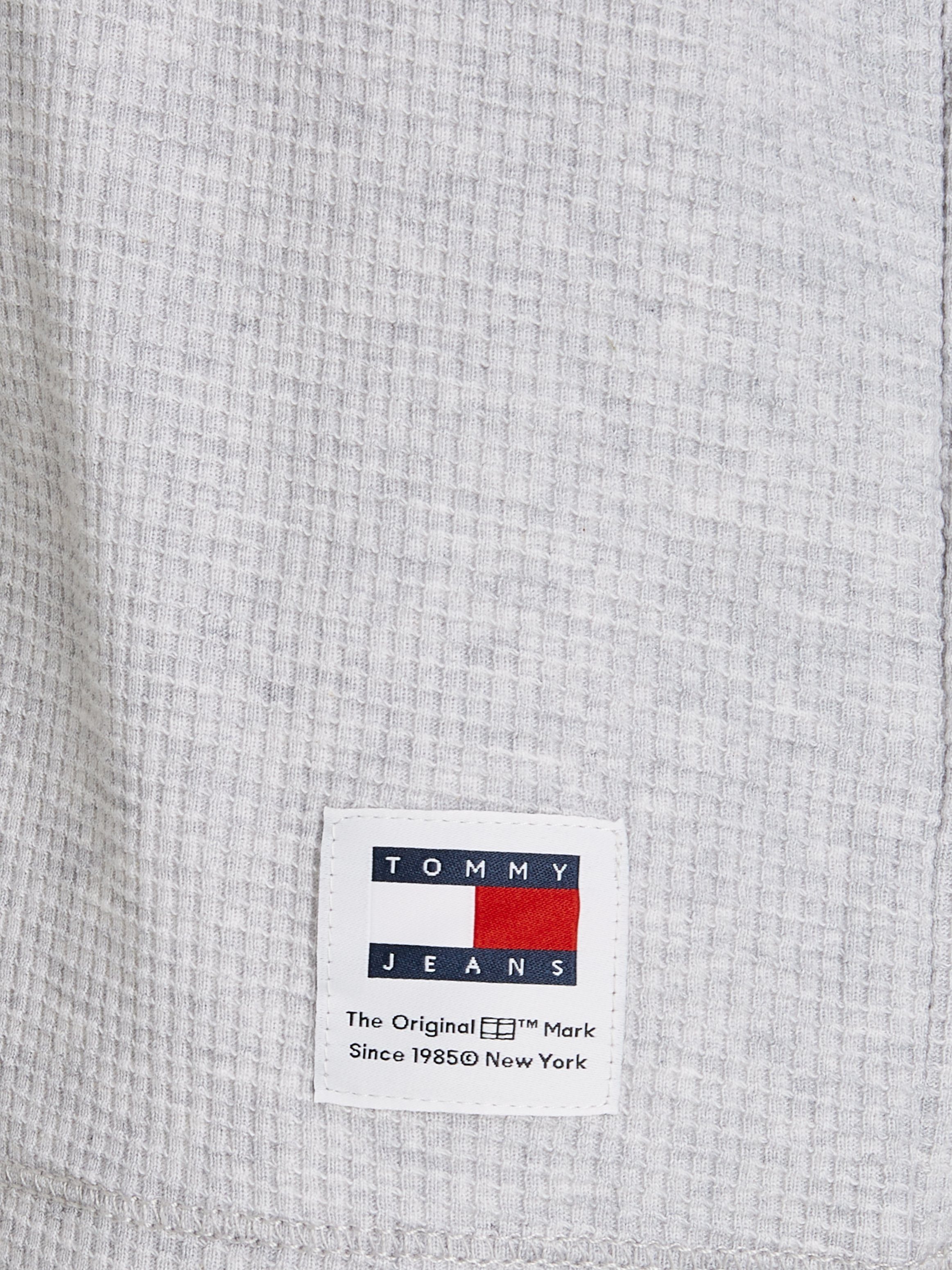 TOMMY JEANS Shirt met lange mouwen TJM REG LS WAFFLE TEE met merklabel op de tailleband